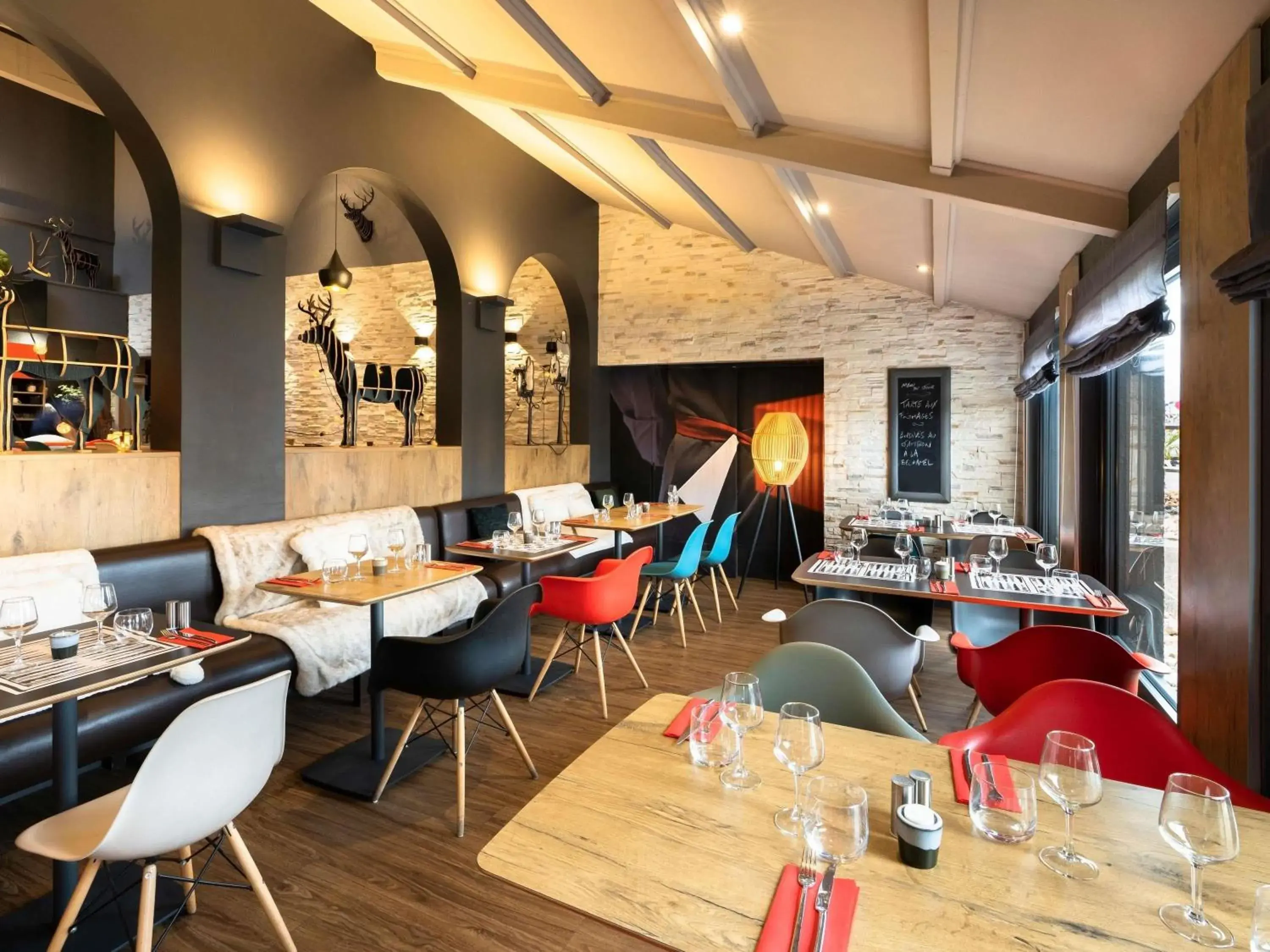 Restaurant/places to eat in ibis Macon Sud Crêches Restaurant/places to eat in ibis Macon Sud Crêches