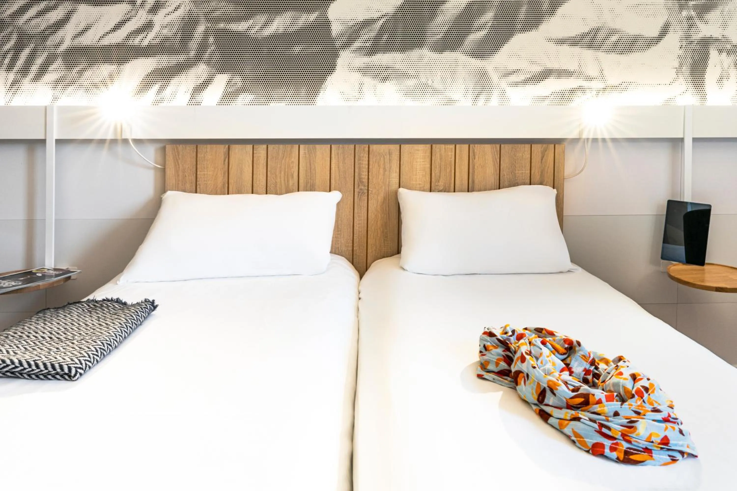 Bedroom, Bed in ibis Macon Sud Crêches