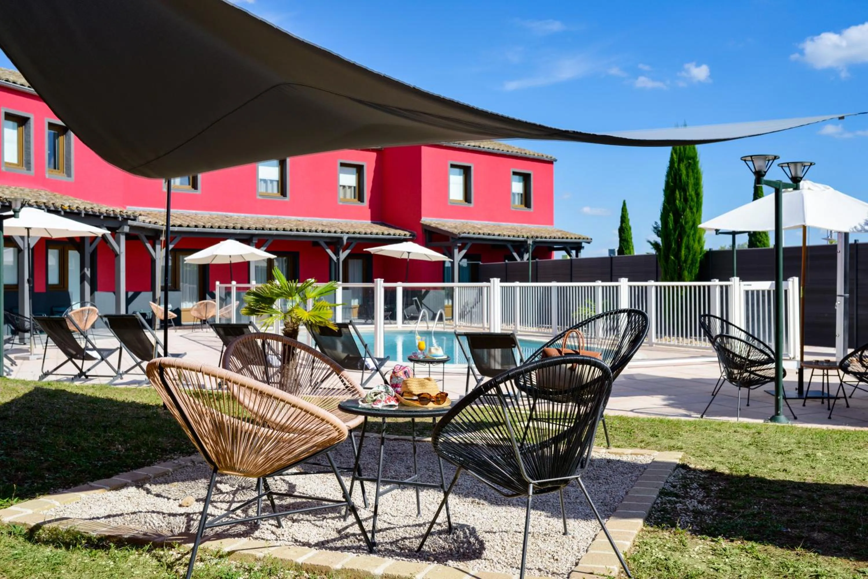 Swimming pool in ibis Macon Sud Crêches