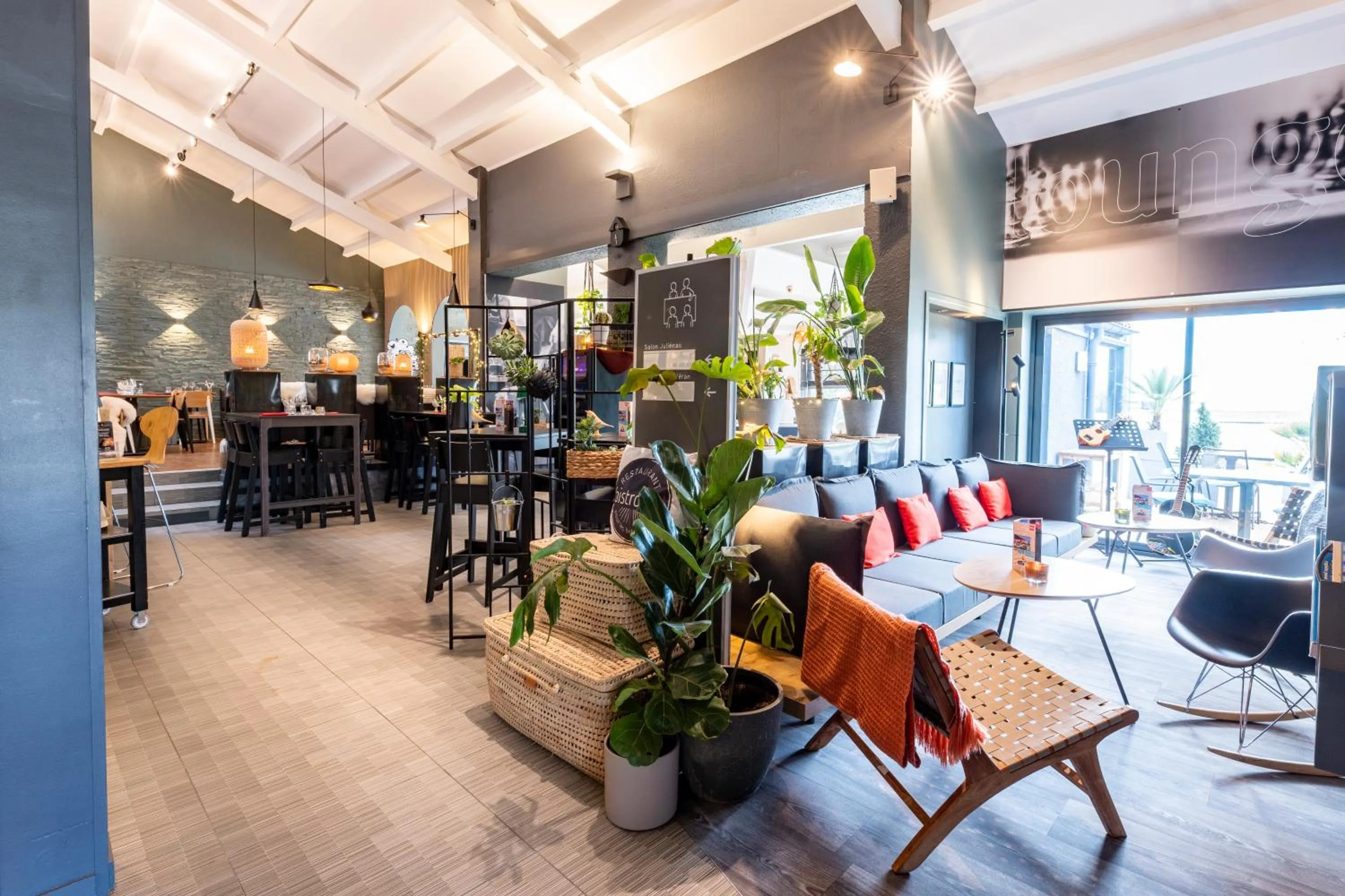 Restaurant/places to eat in ibis Macon Sud Crêches