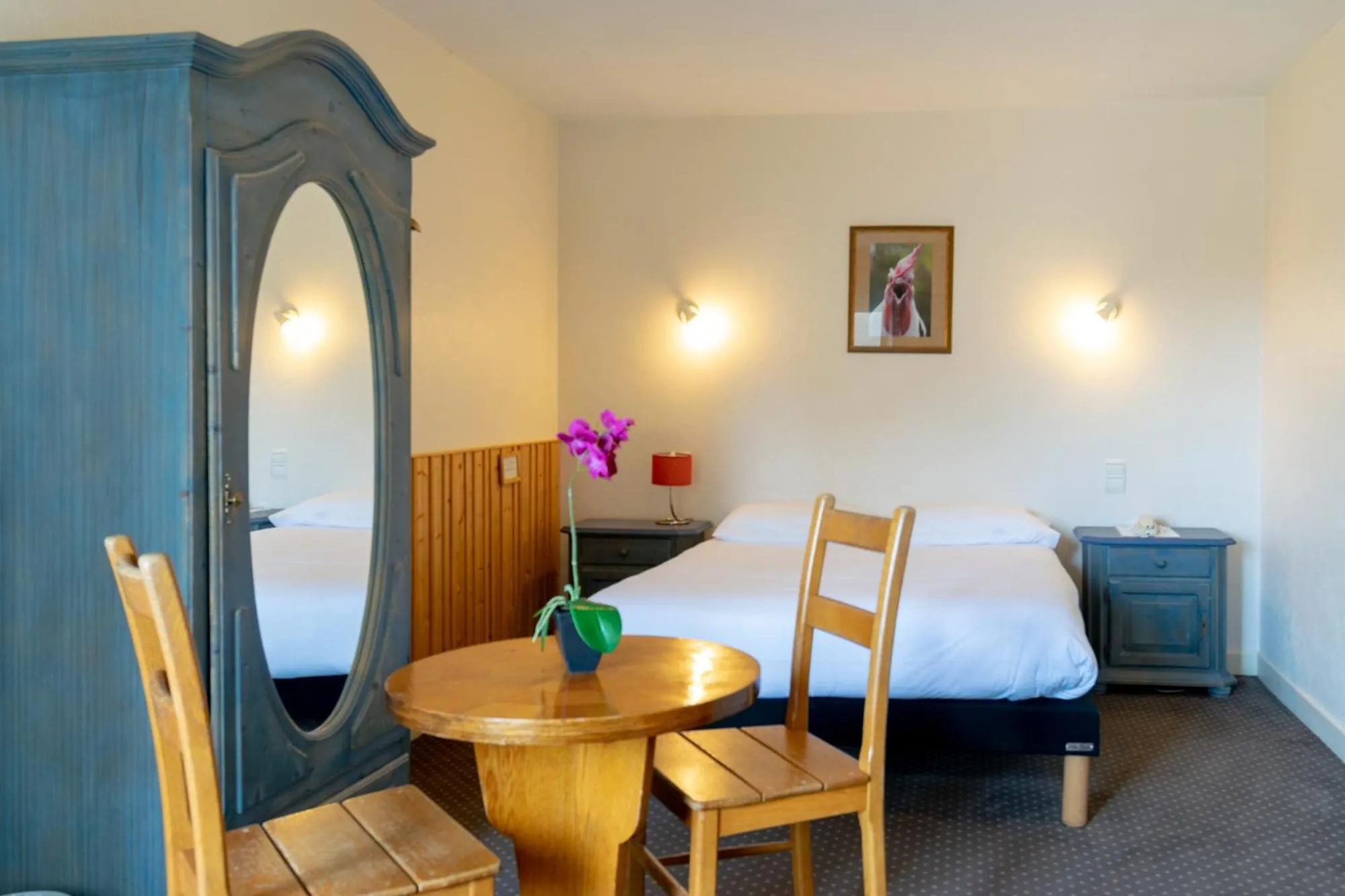 Bedroom, Bed in Hôtel de la Poste