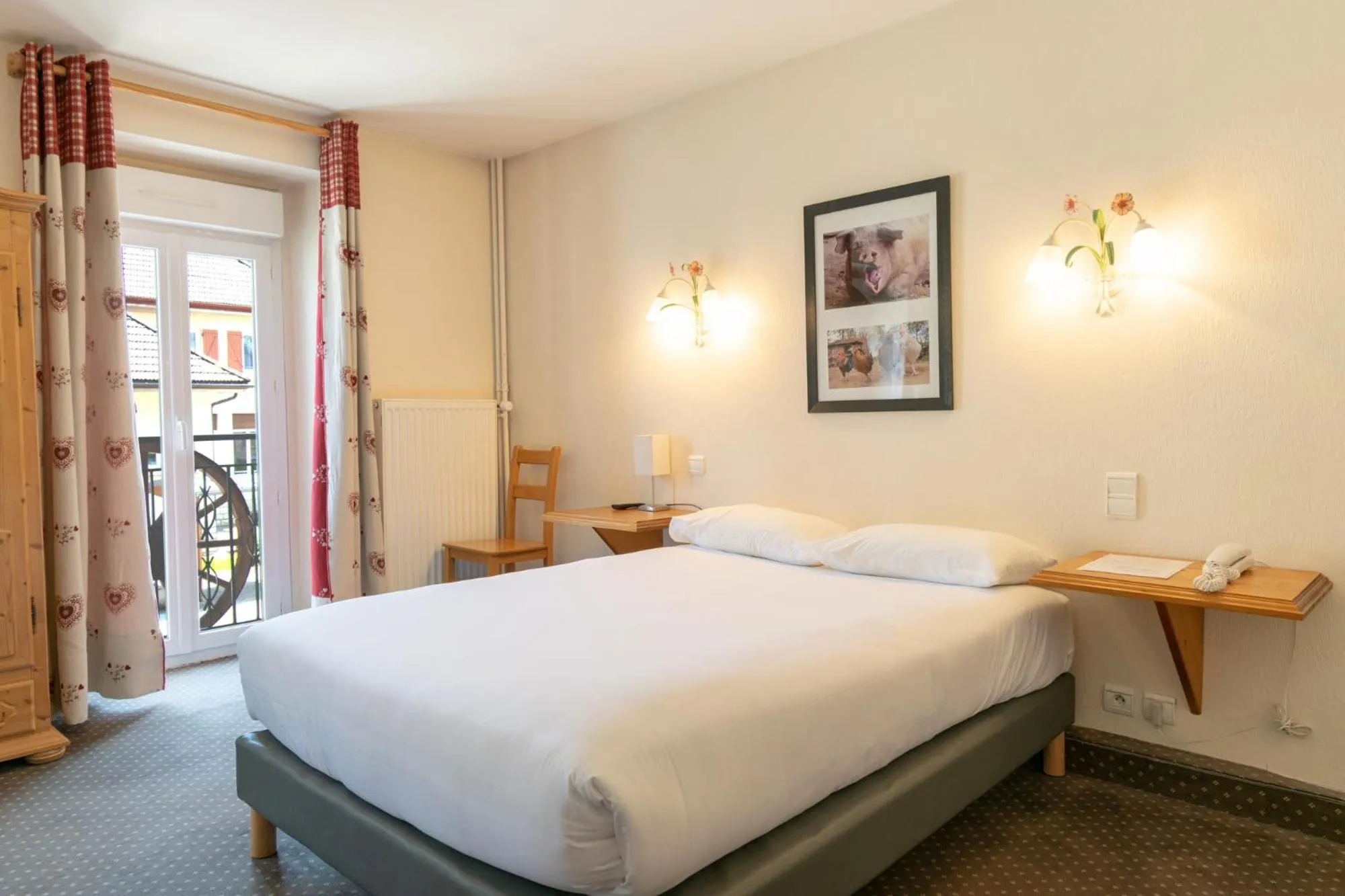 Bed in Hôtel de la Poste