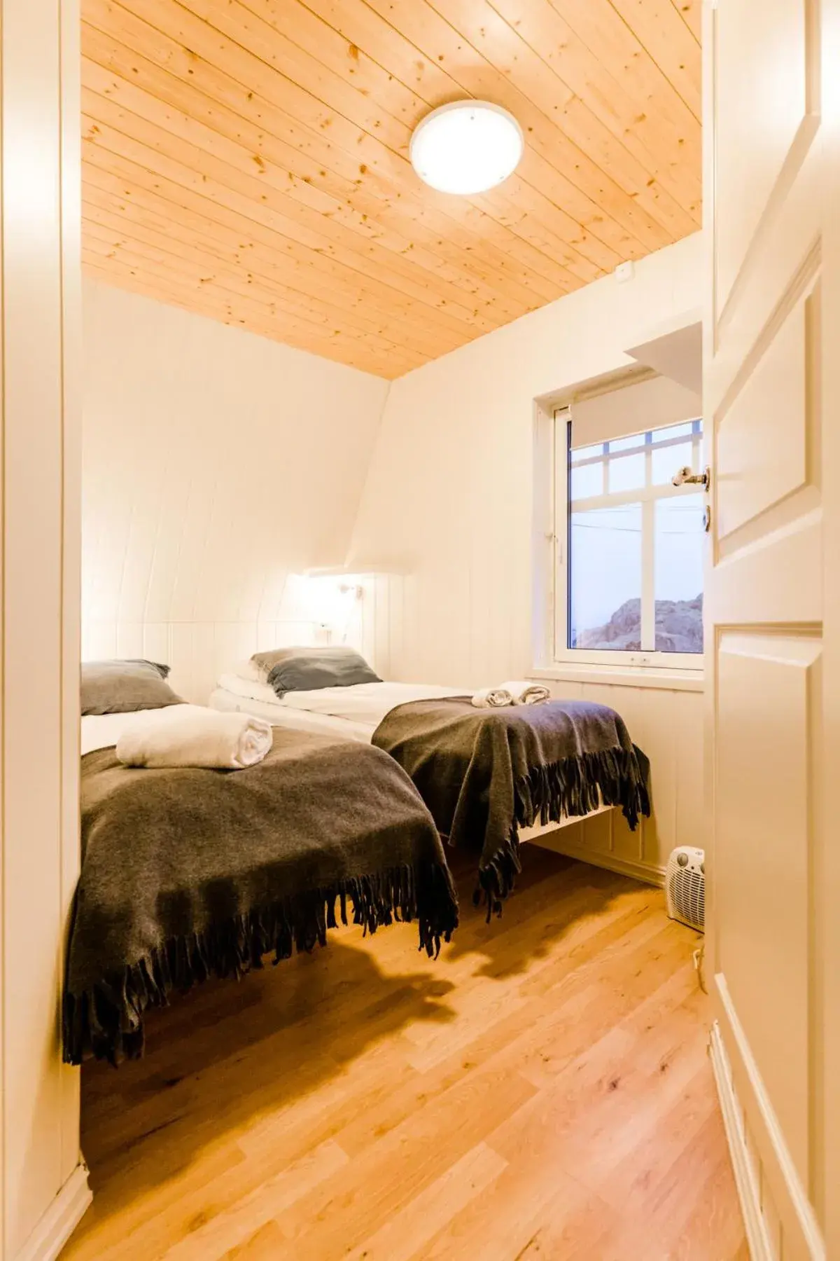 Twin Room with Bathroom - single occupancy in Holmvik Brygge Nyksund Twin Room with Bathroom - single occupancy in Holmvik Brygge Nyksund