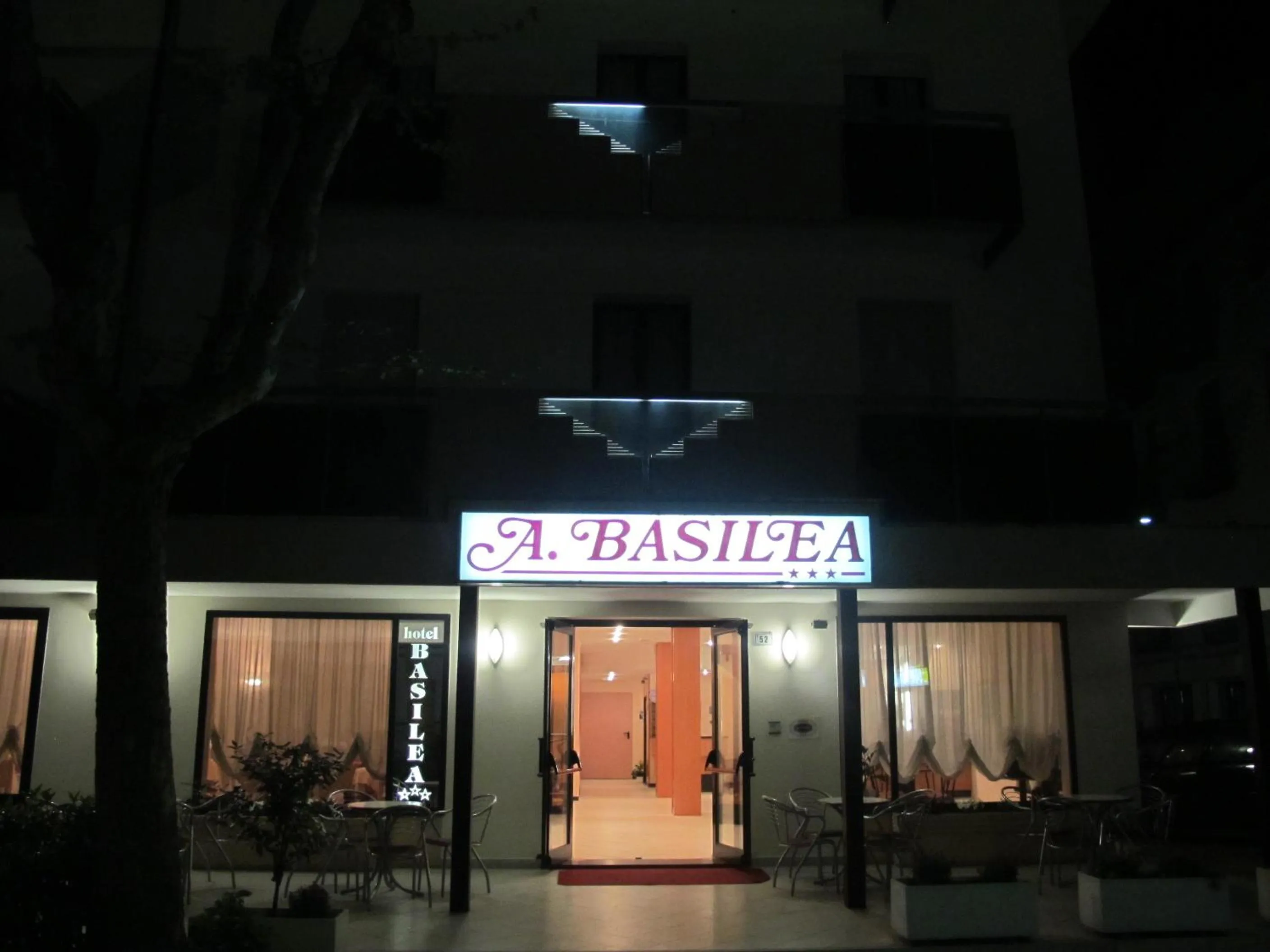 Facade/entrance in Hotel Basilea