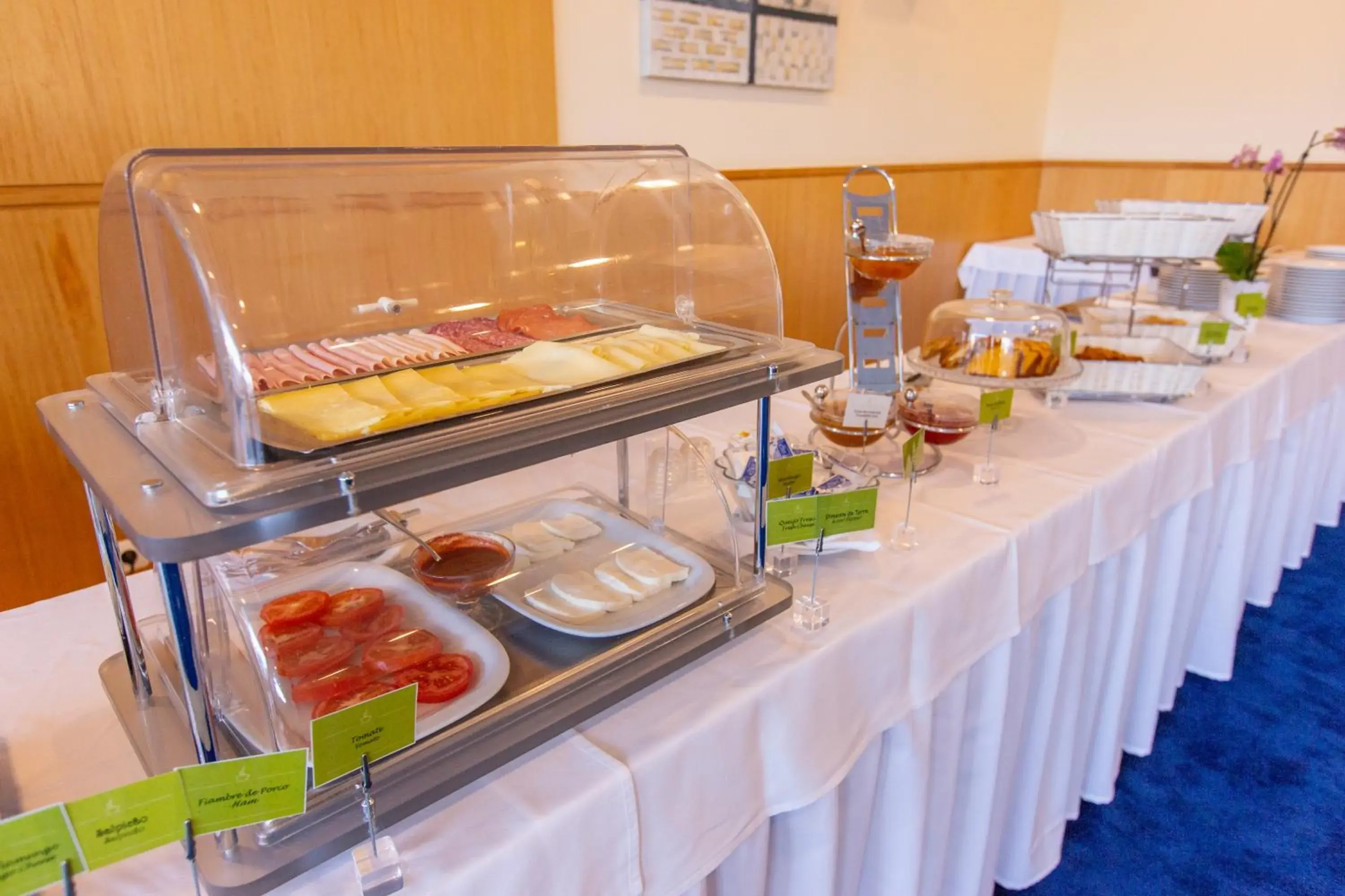 Breakfast in MS Vila Nova Breakfast in MS Vila Nova