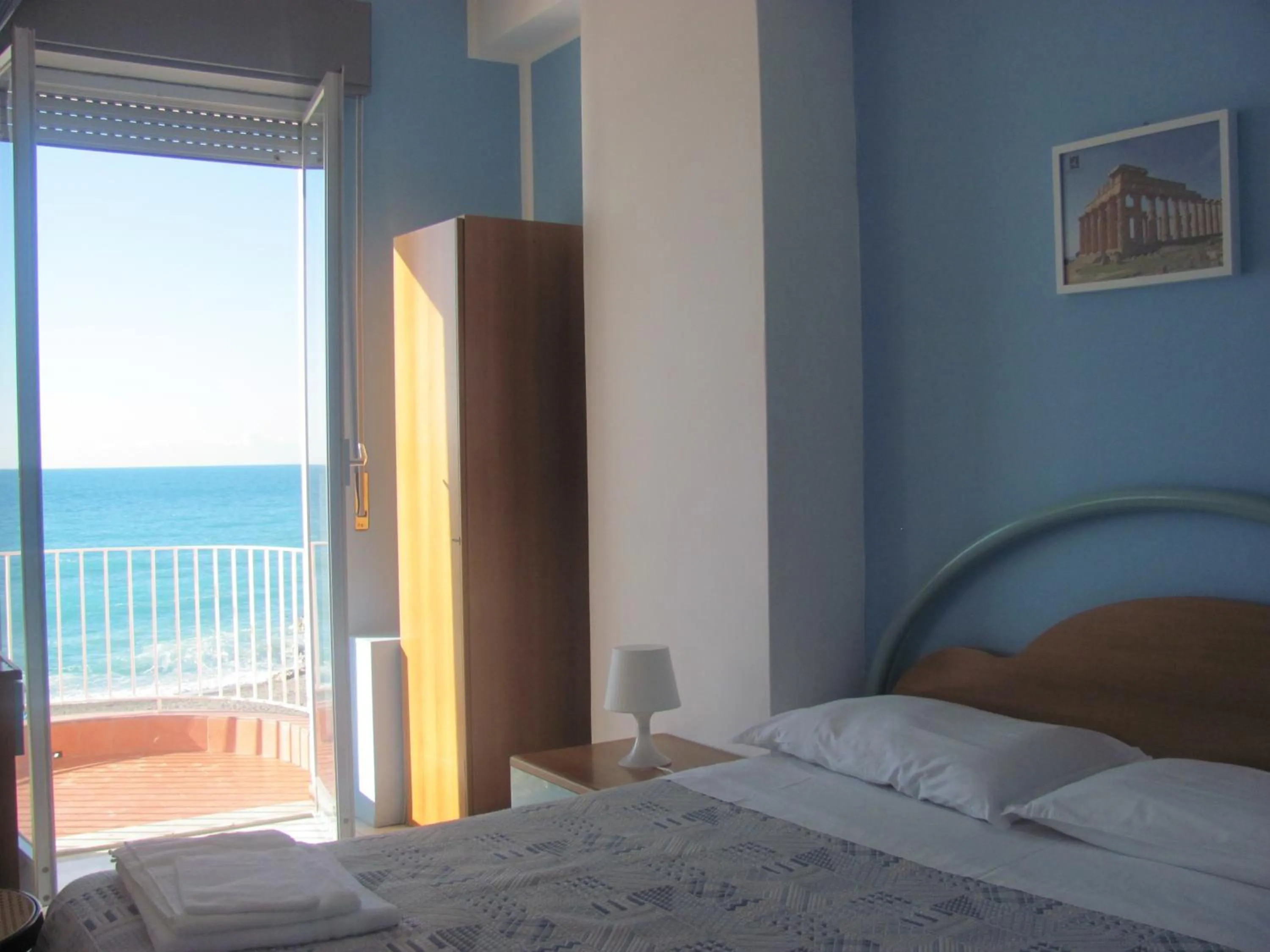 Bed in Hotel Ristorante La Scogliera - NUOVA GESTIONE