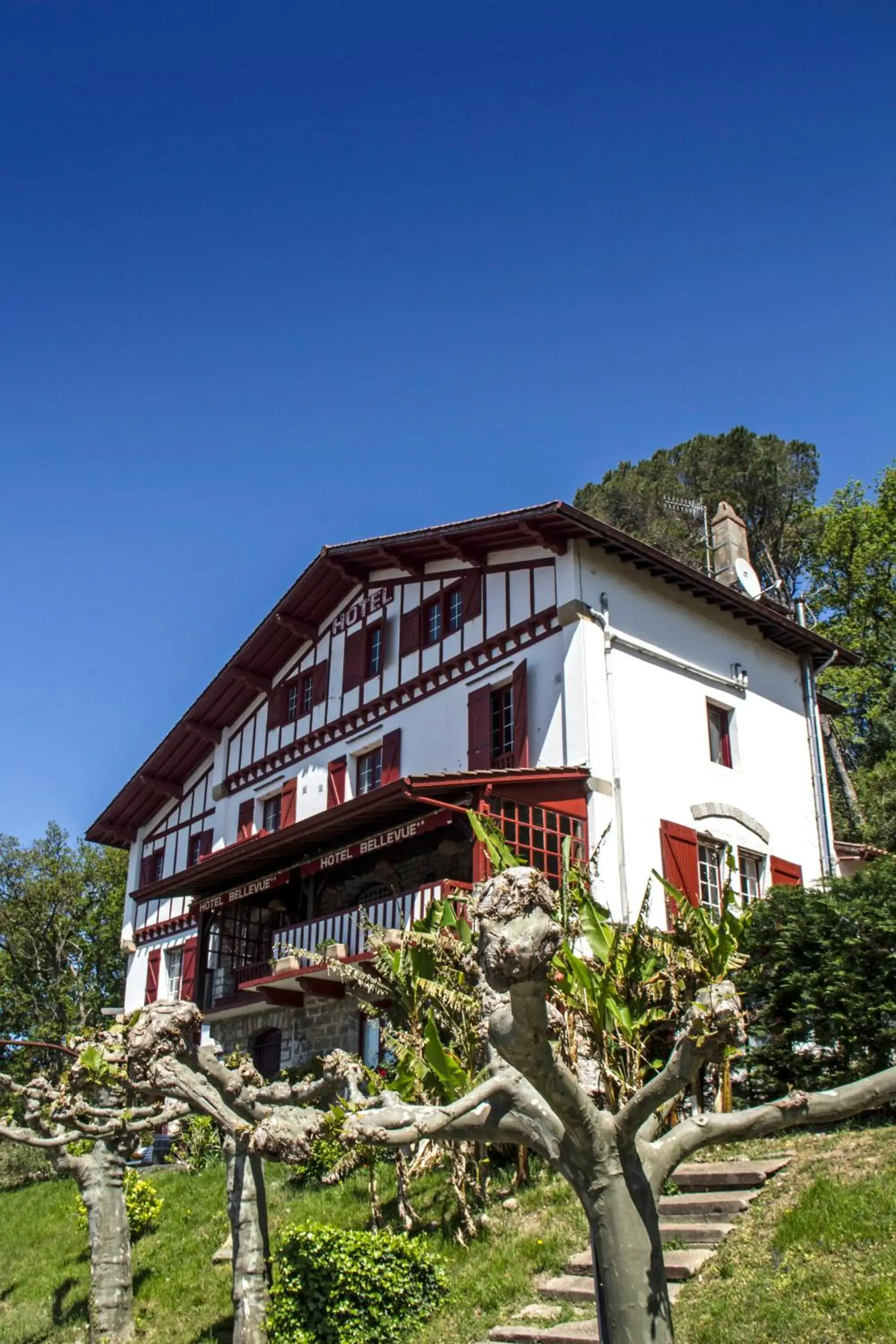 Facade/entrance in Hotel Bellevue Facade/entrance in Hotel Bellevue