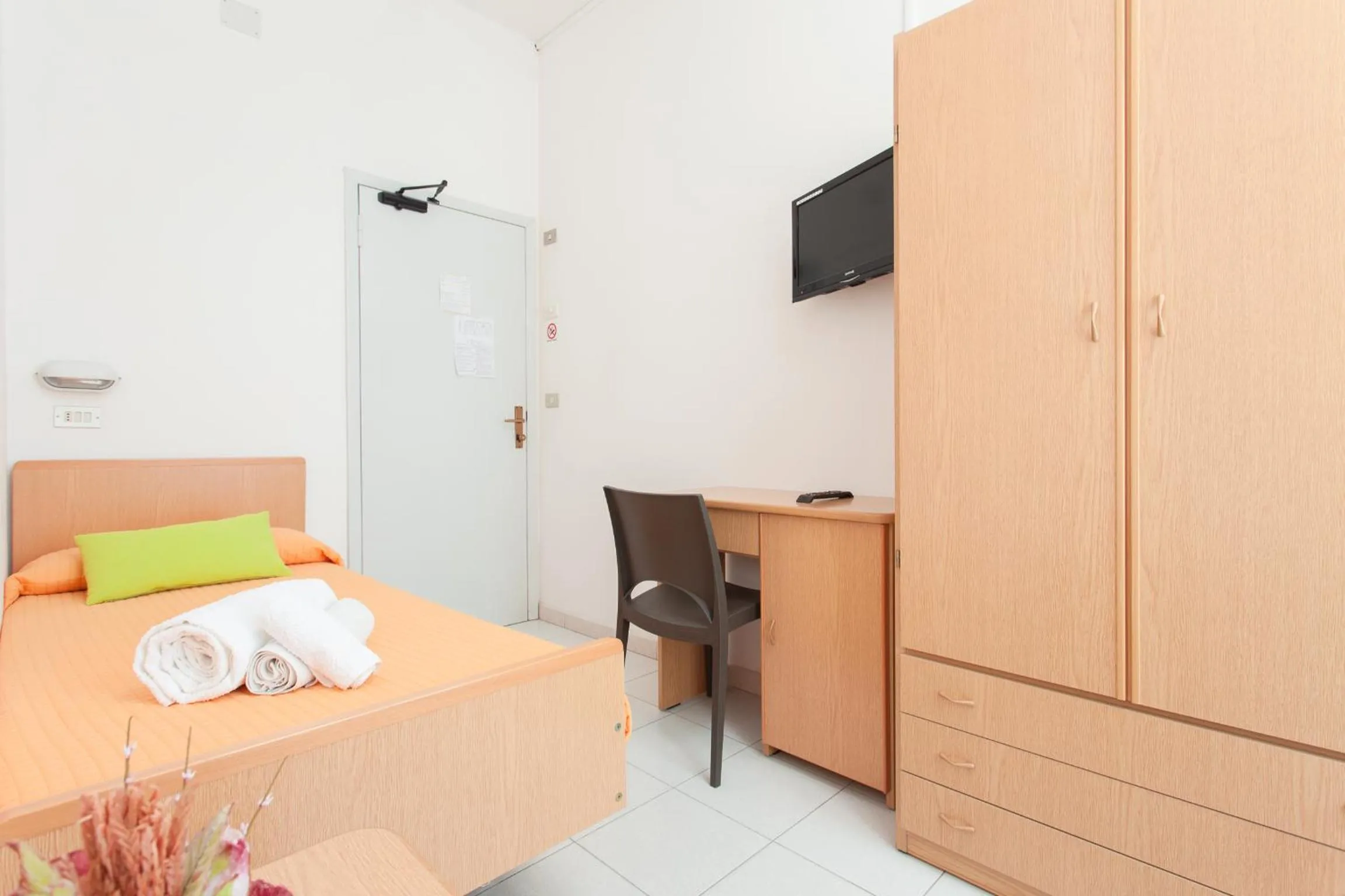 Photo of the whole room in Hotel Niagara