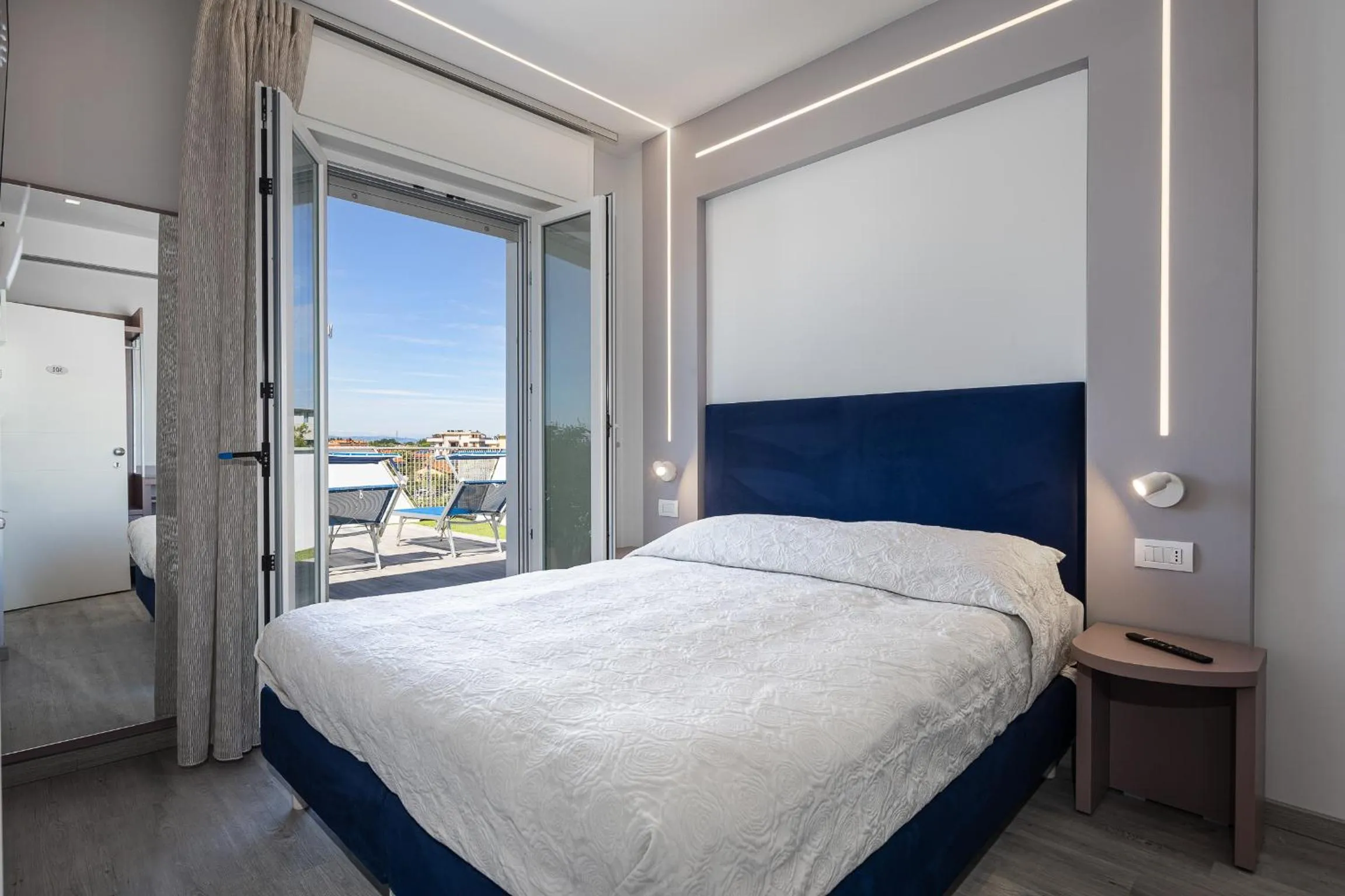 Bed in Hotel Niagara