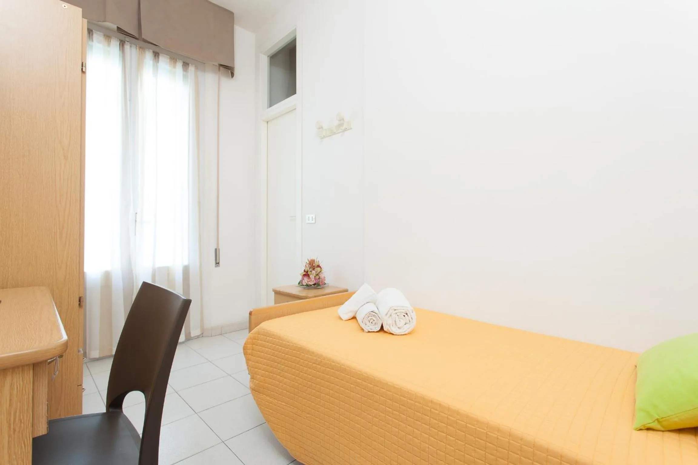 Photo of the whole room in Hotel Niagara