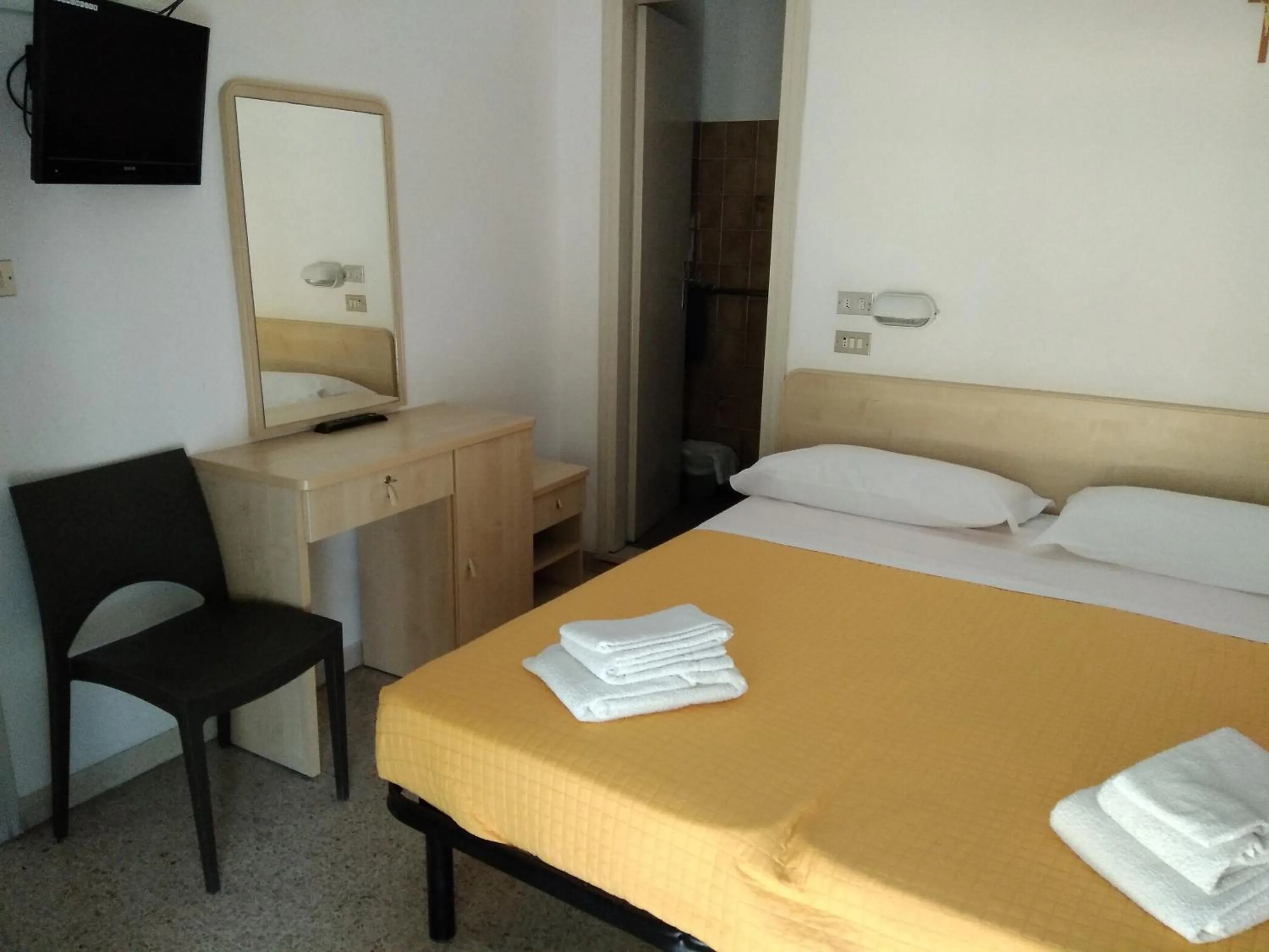 Bed in Hotel Niagara