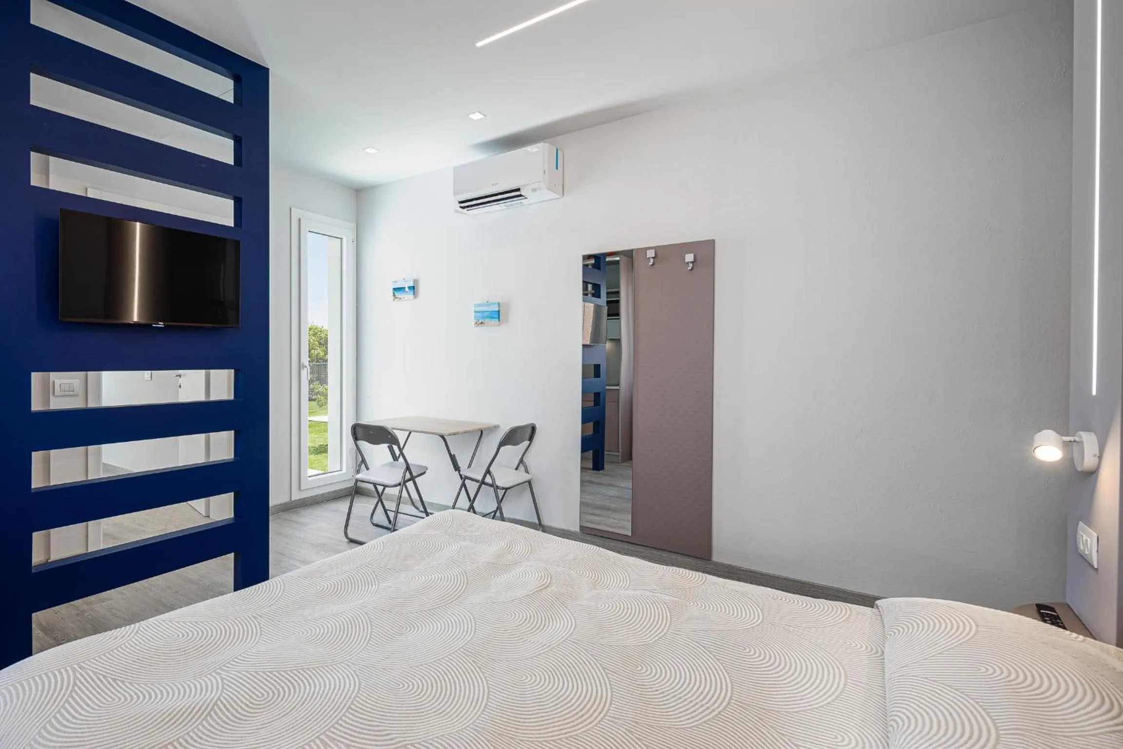 air conditioner in Hotel Niagara