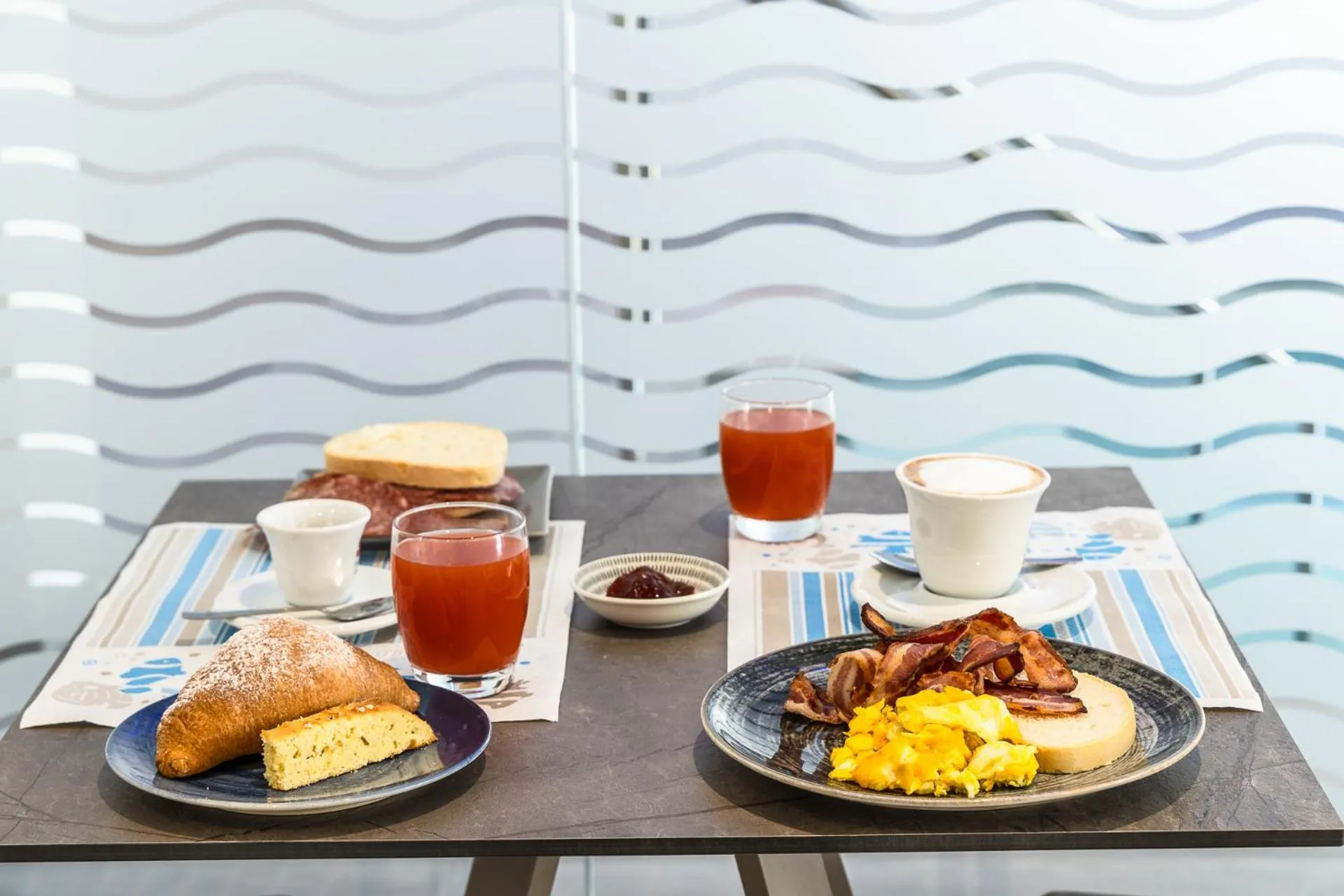 Breakfast in Hotel Niagara