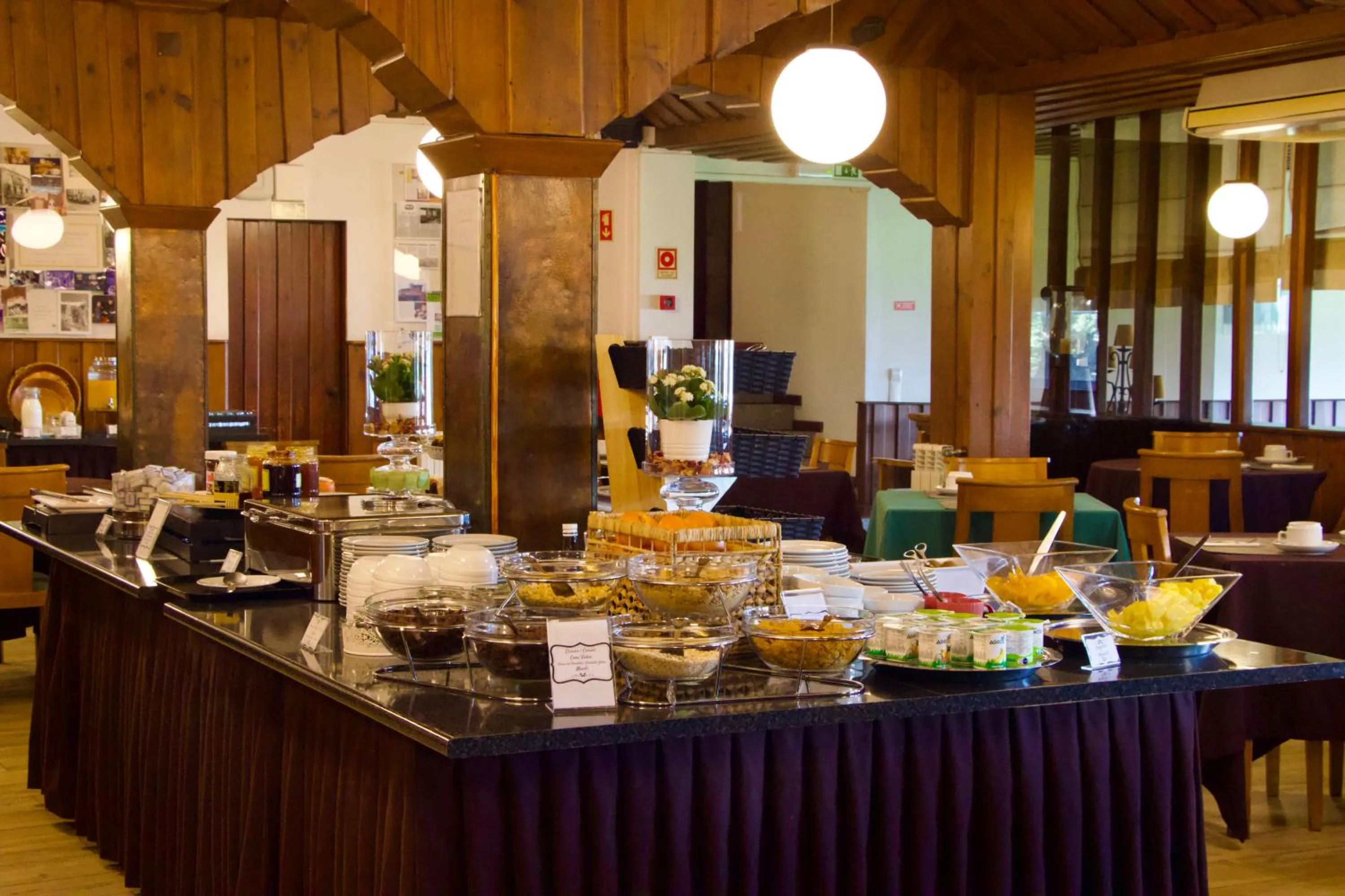 Restaurant/places to eat in Hotel Eurosol Seia Camelo