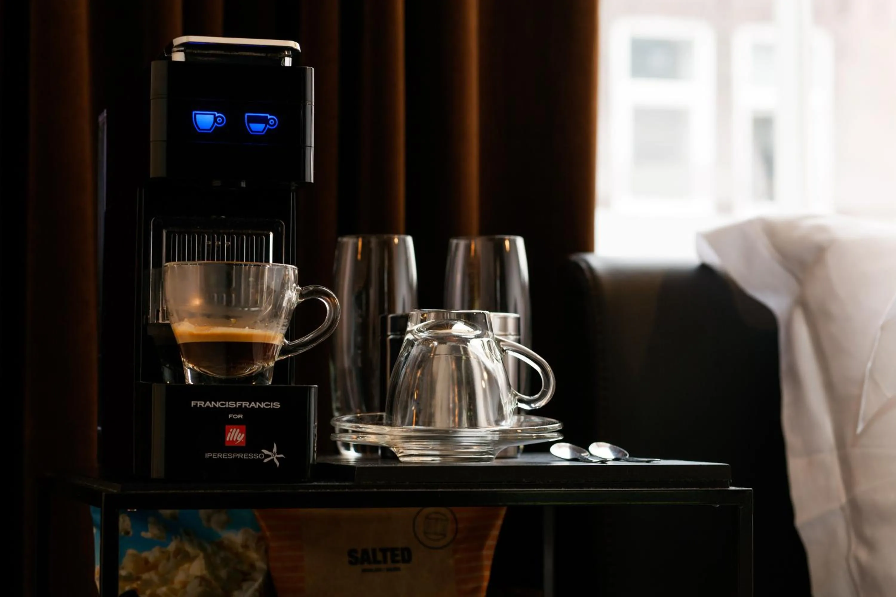Coffee/tea facilities in Sir Albert Hotel, part of Sircle Collection