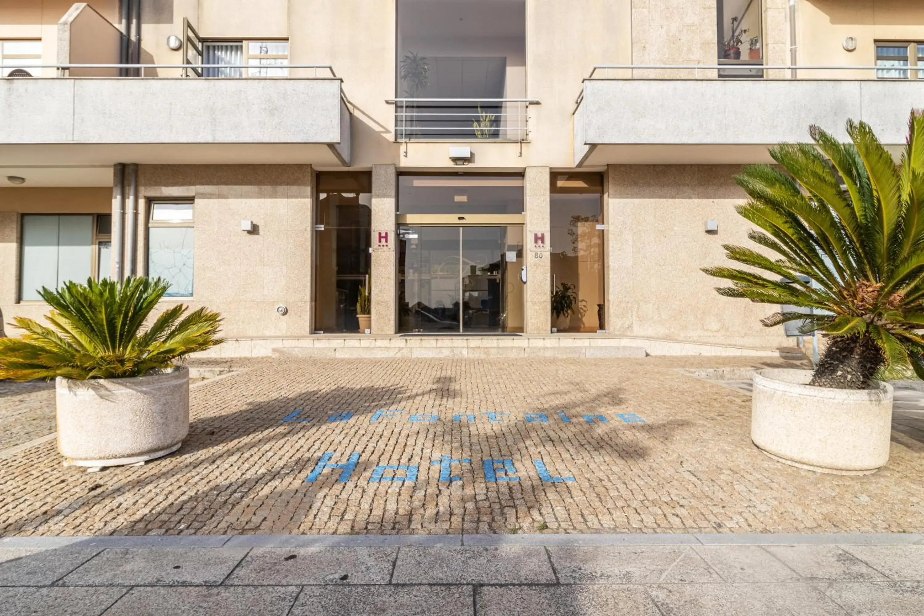 Facade/entrance in Hotel La Fontaine Facade/entrance in Hotel La Fontaine