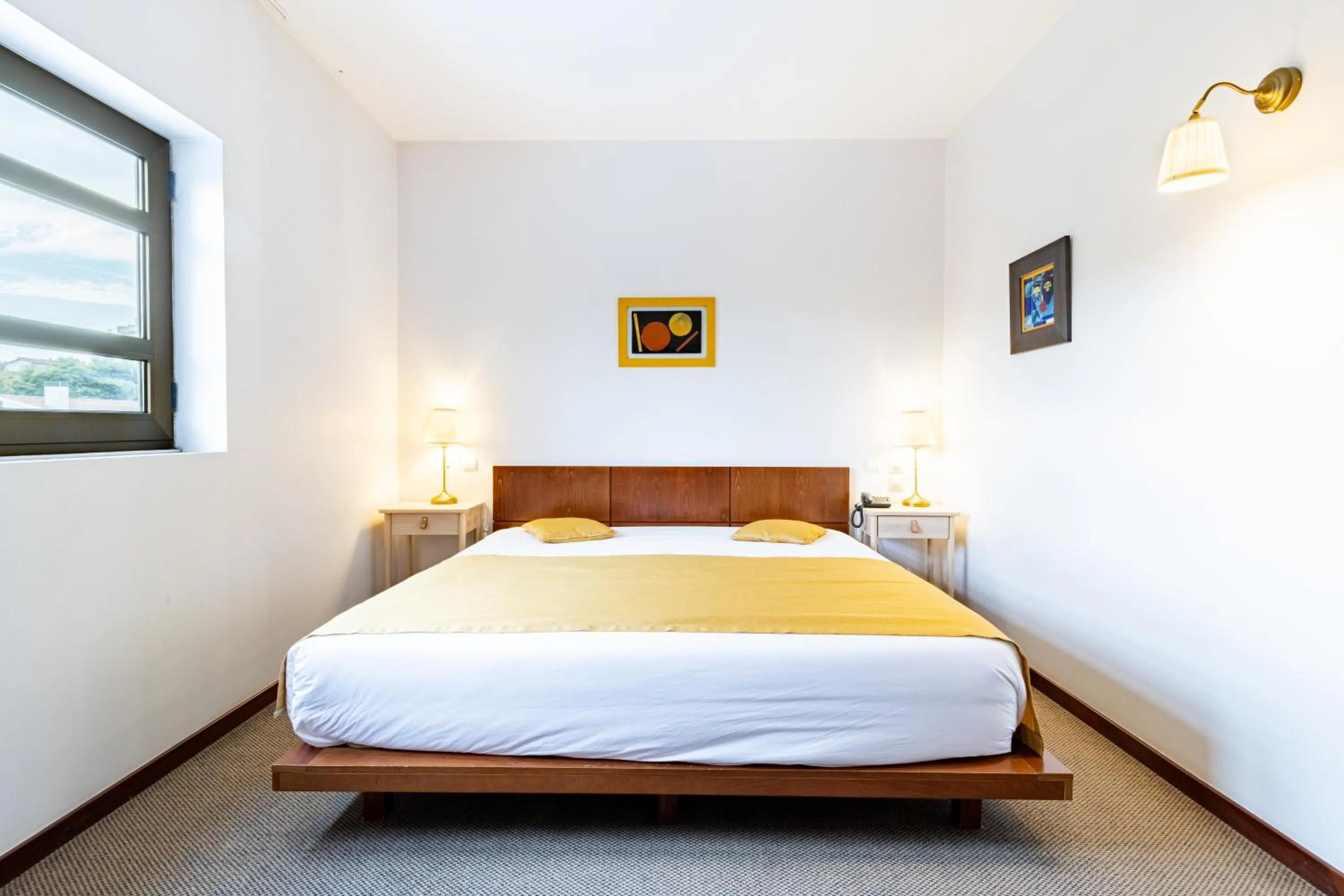 Bed in Hotel La Fontaine