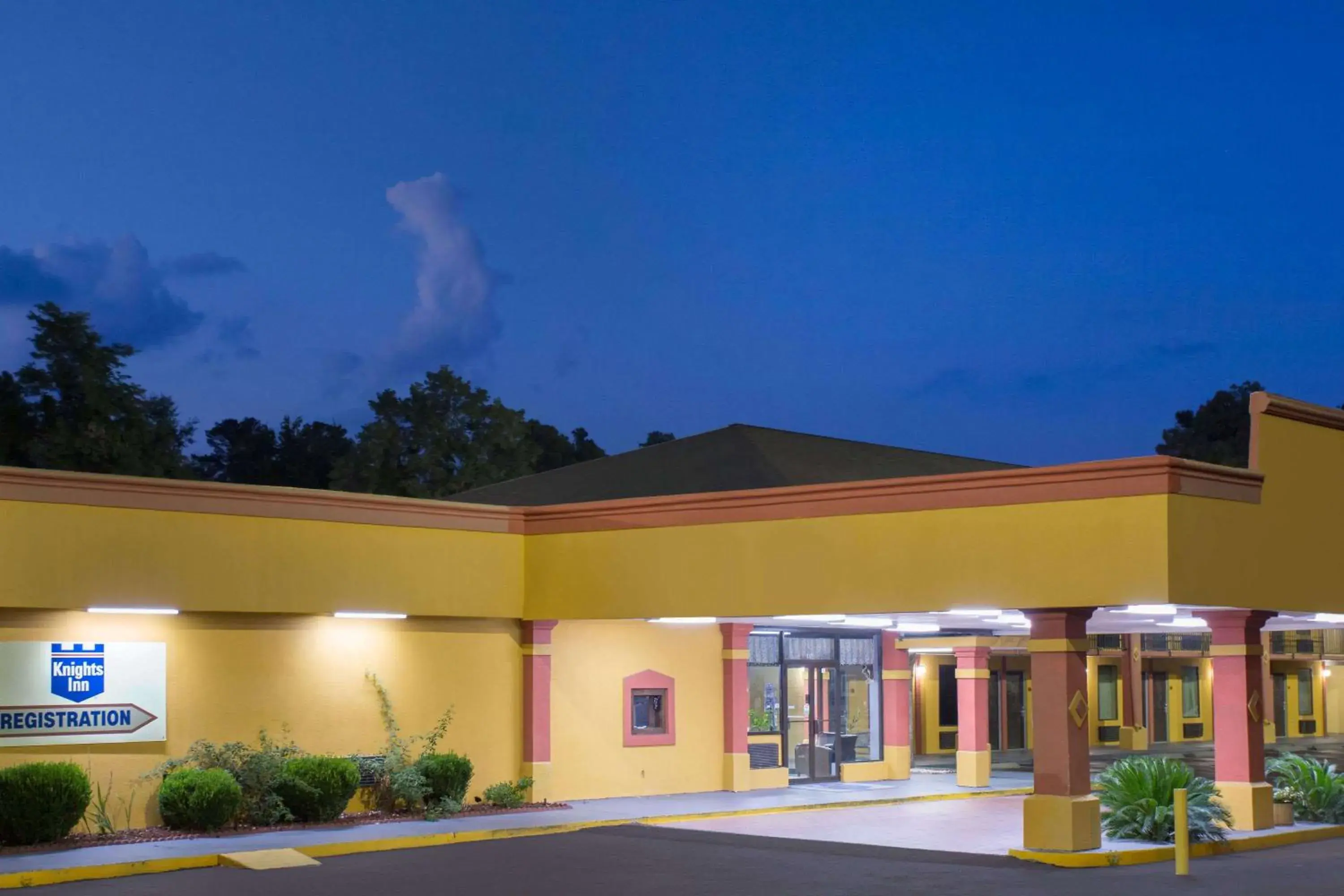 Property building in Knights Inn Aiken Property building in Knights Inn Aiken