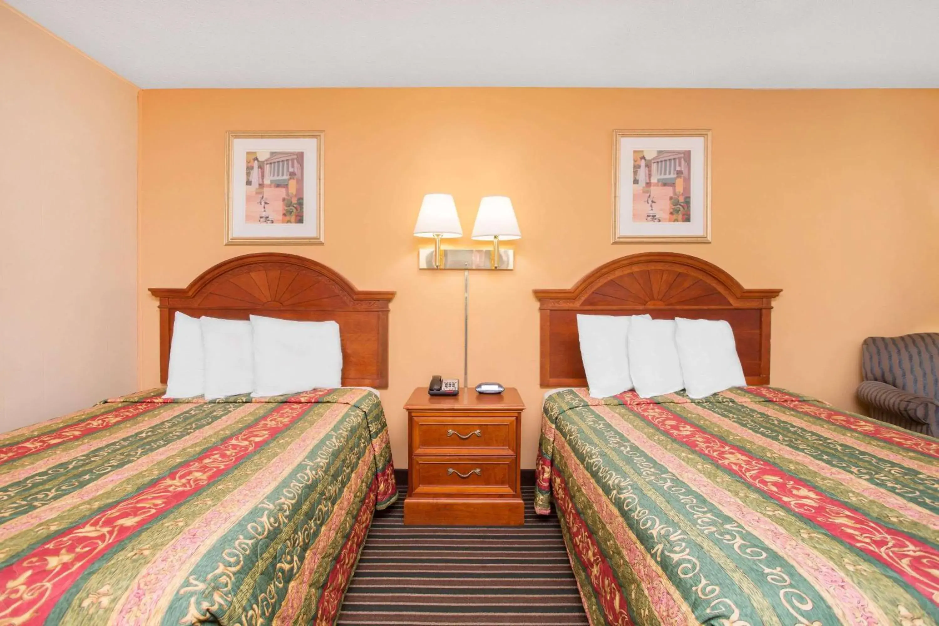 Photo of the whole room, Bed in Knights Inn Aiken Photo of the whole room, Bed in Knights Inn Aiken