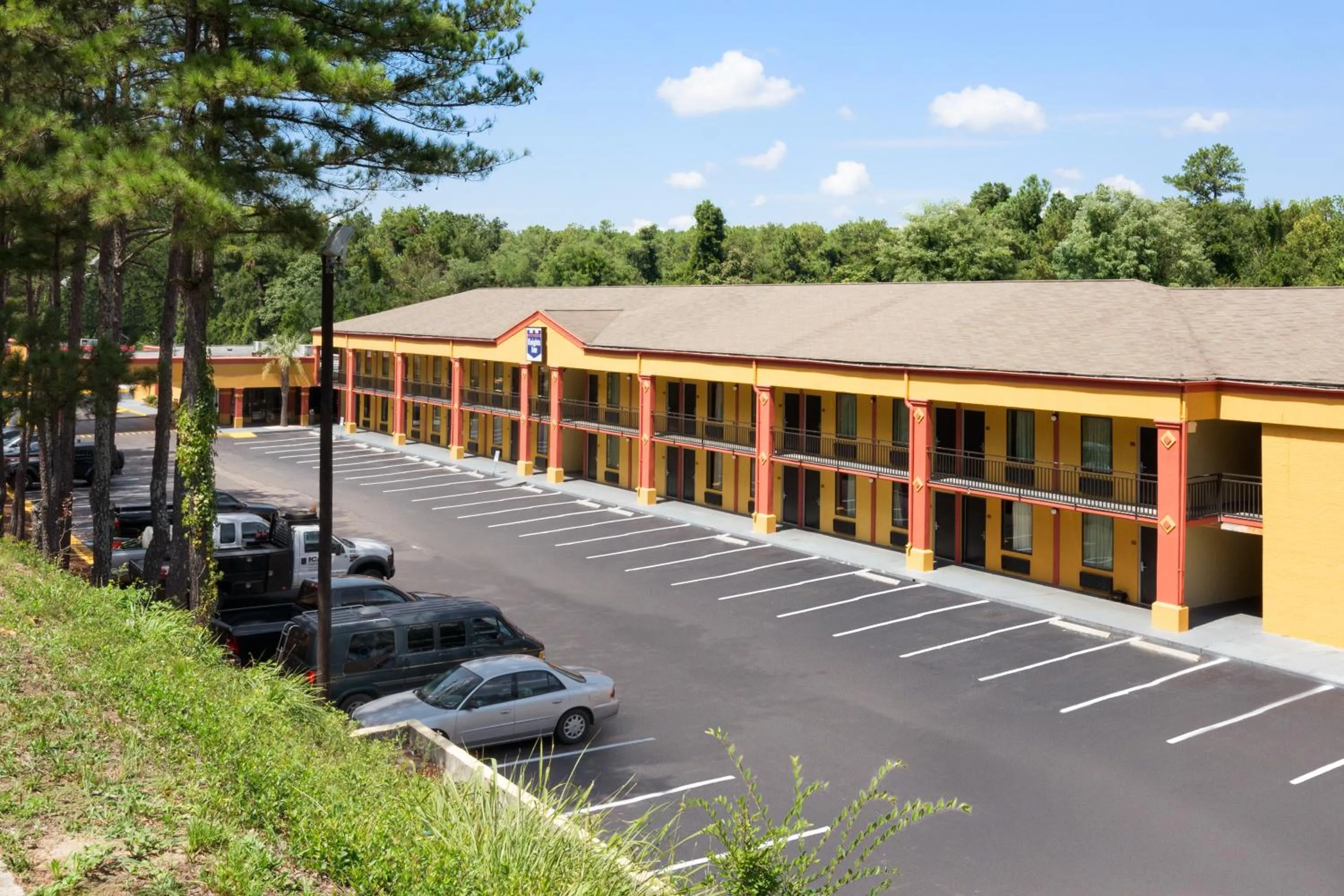 Property building in Knights Inn Aiken