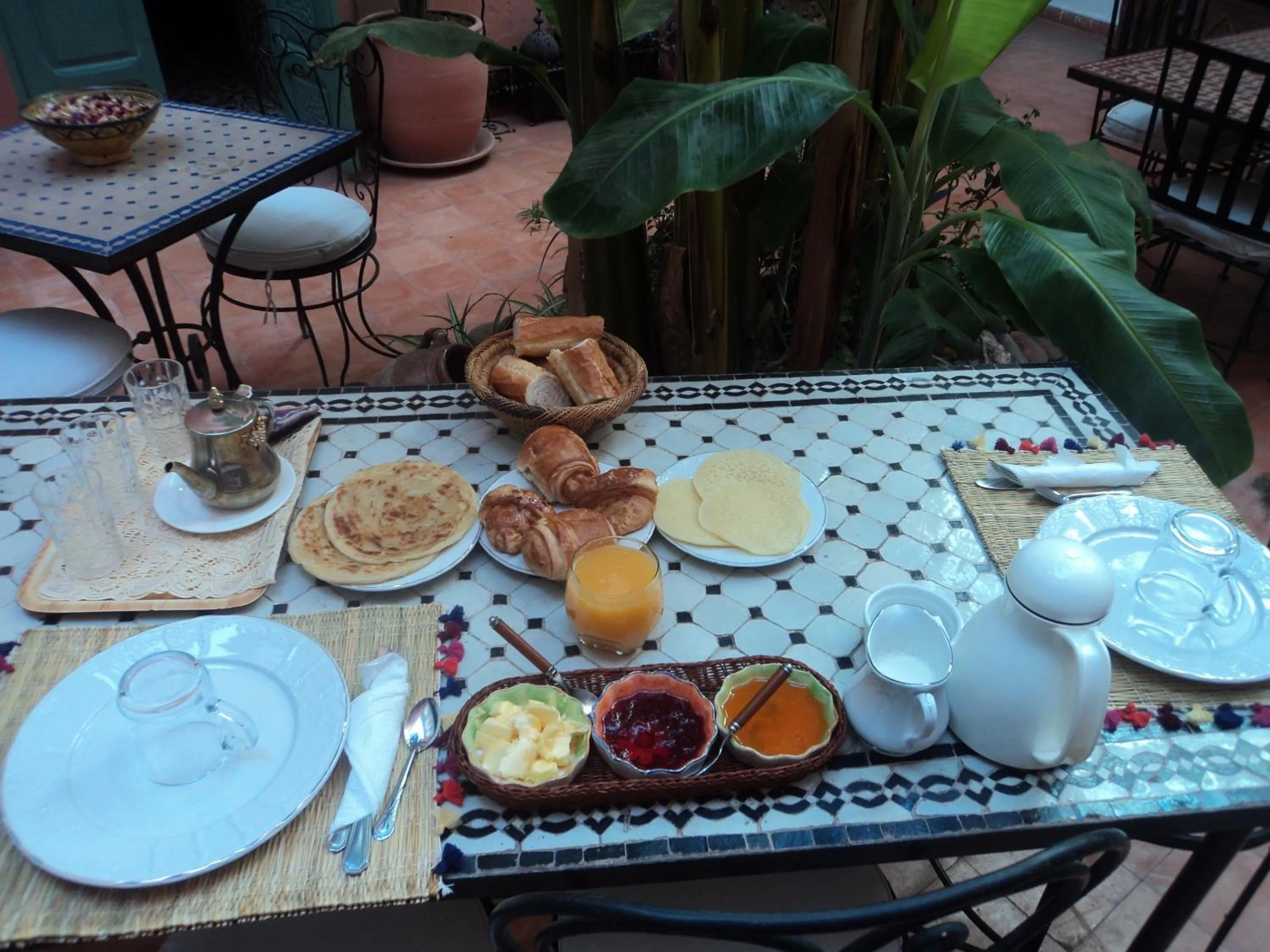 Restaurant/places to eat in Riad Dar Mchicha