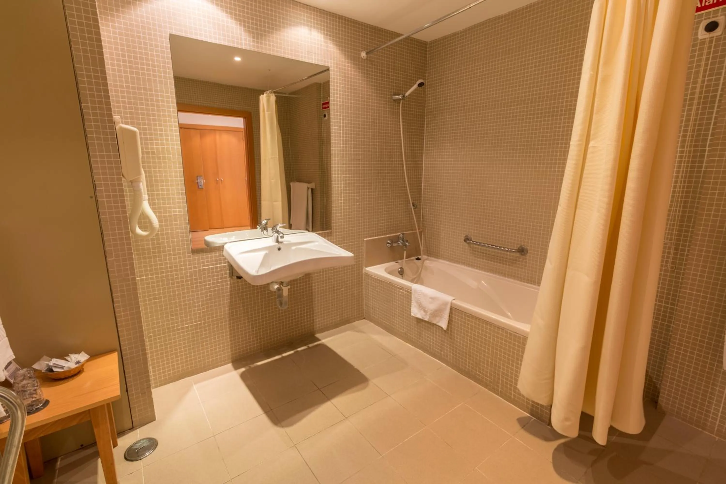 Bathroom in Hotel Eurosol Alcanena