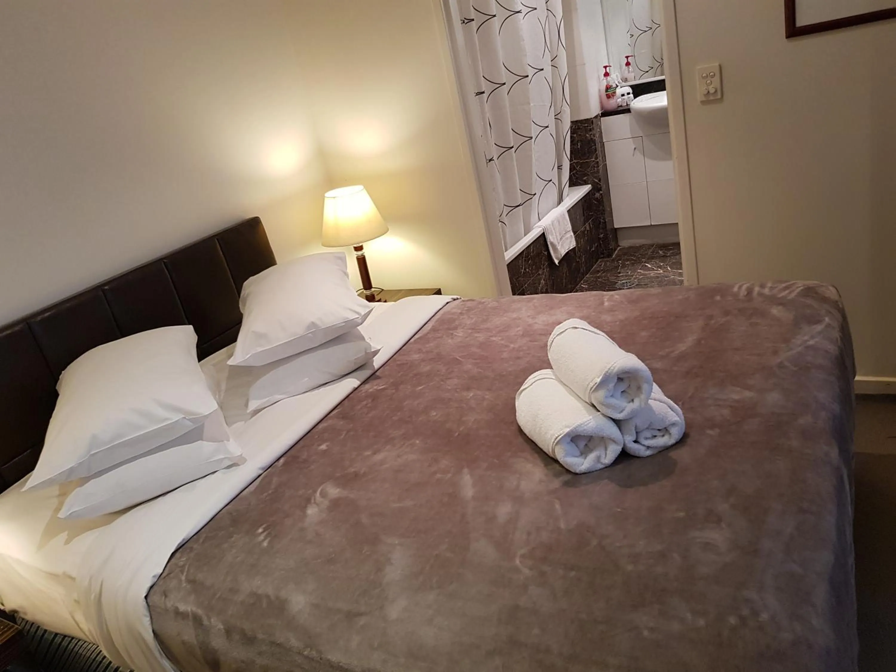 Bed in Accommodation Sydney Darling Harbour