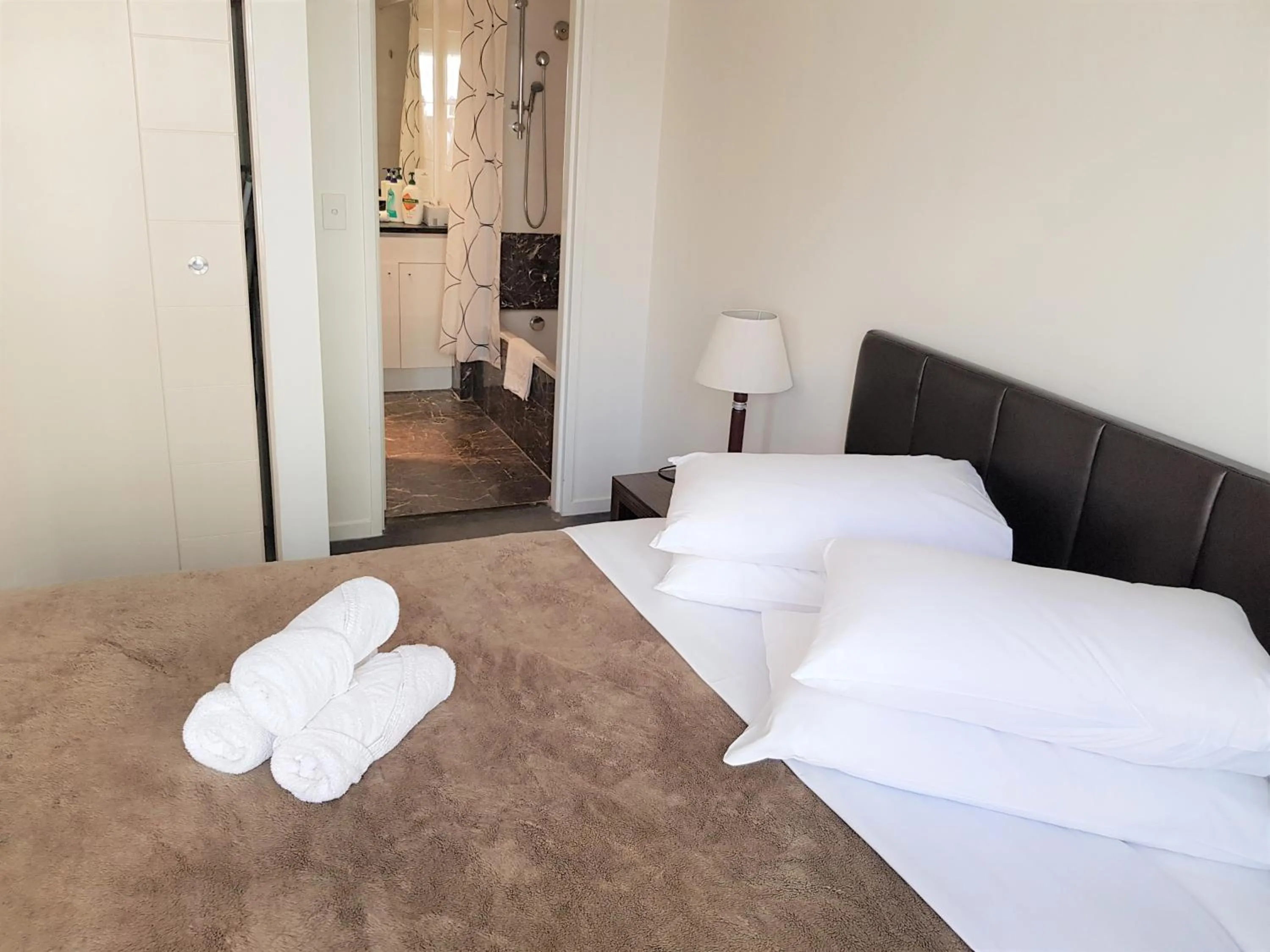 Bathroom, Bed in Accommodation Sydney Darling Harbour