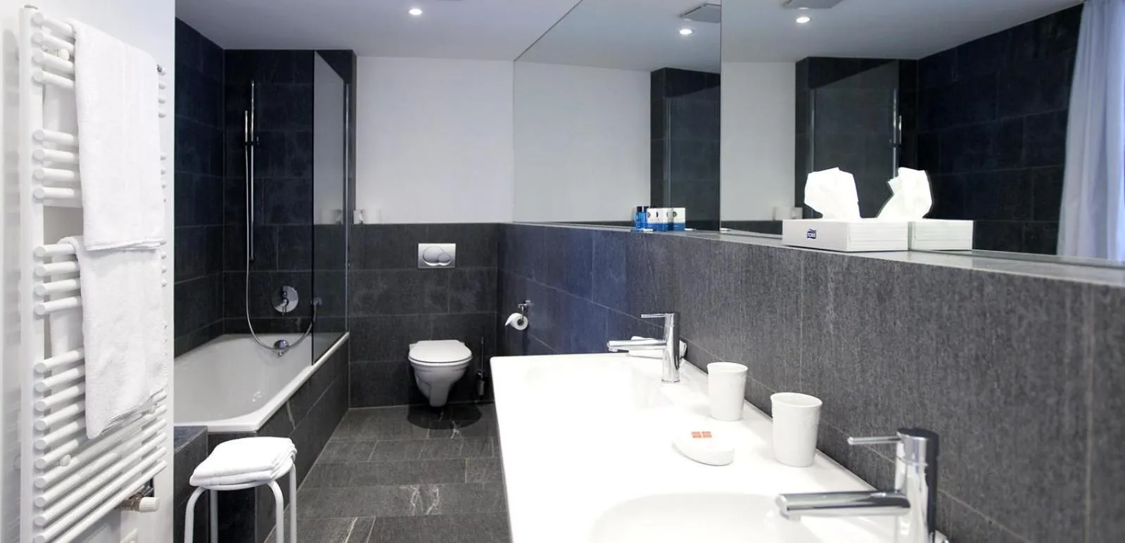 Bathroom in Hotel Stella SA