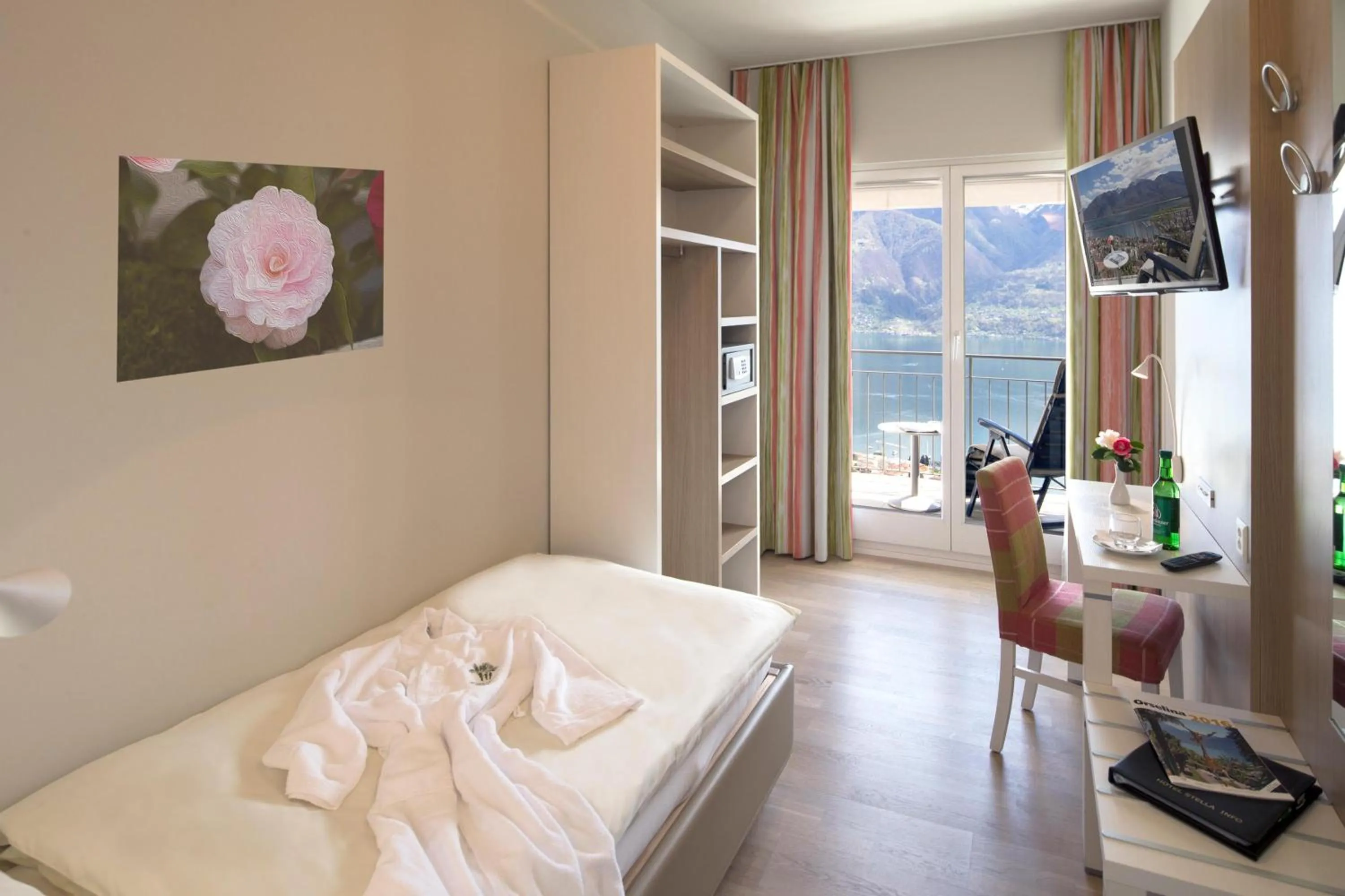 Photo of the whole room, Bed in Hotel Stella SA