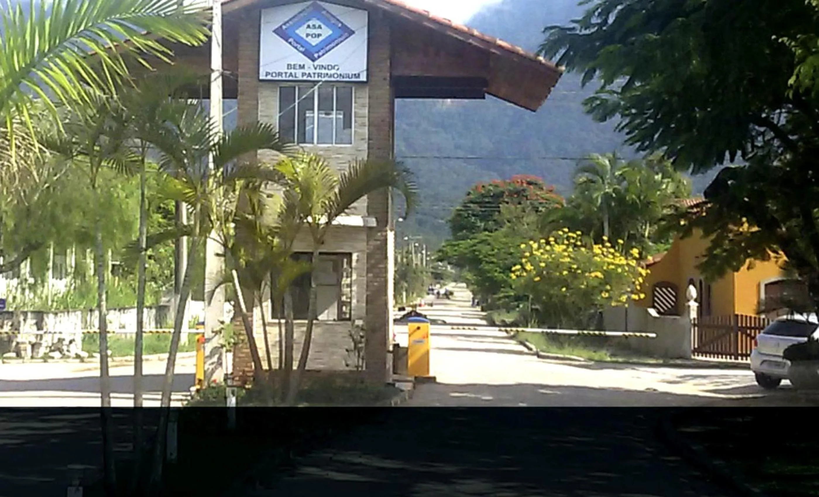 Casa com Piscina Exclusiva - Condomínio em frente ao Mar - Portaria 24h