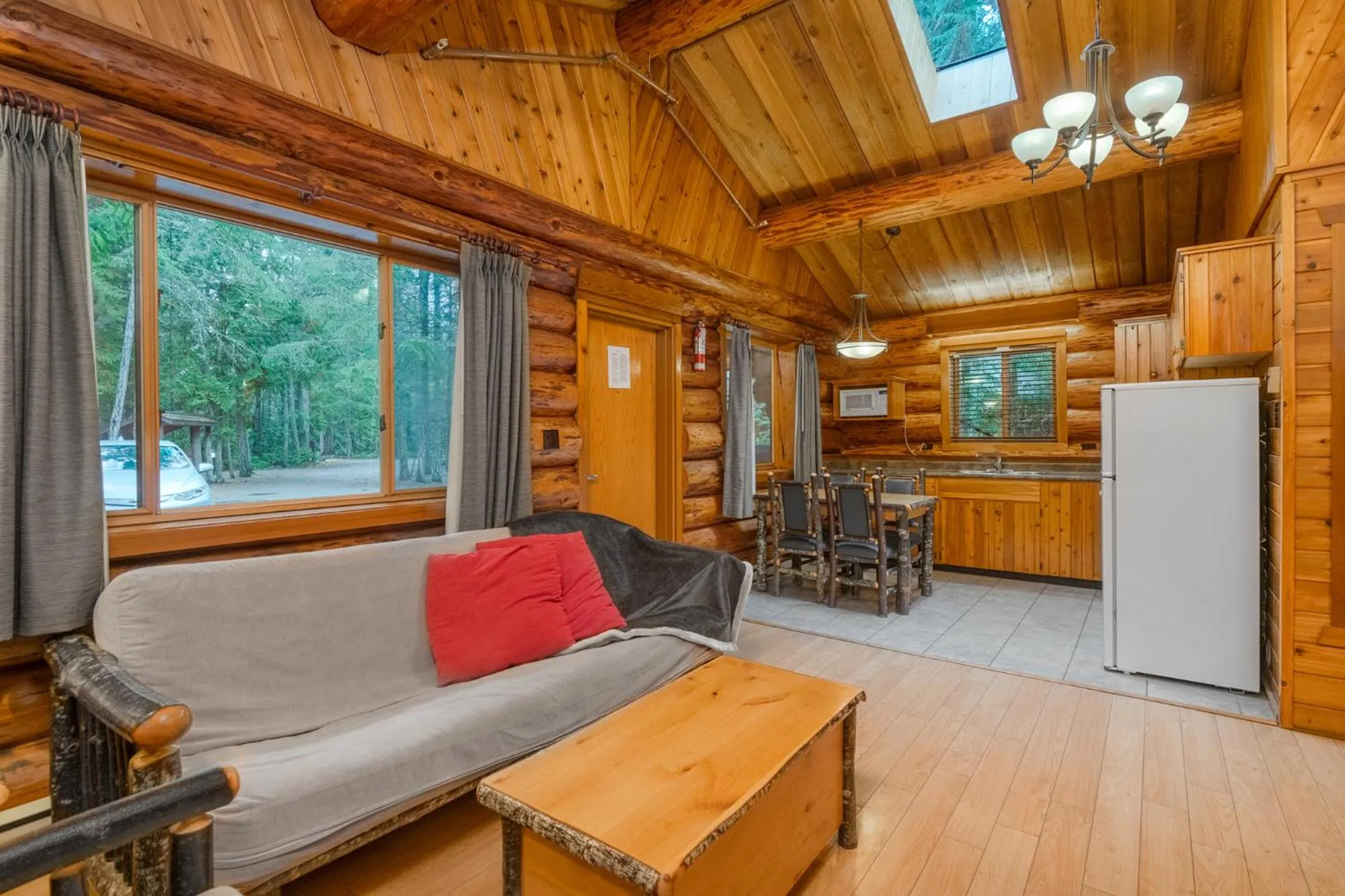 Living room in Tigh-Na-Mara Seaside Spa Resort