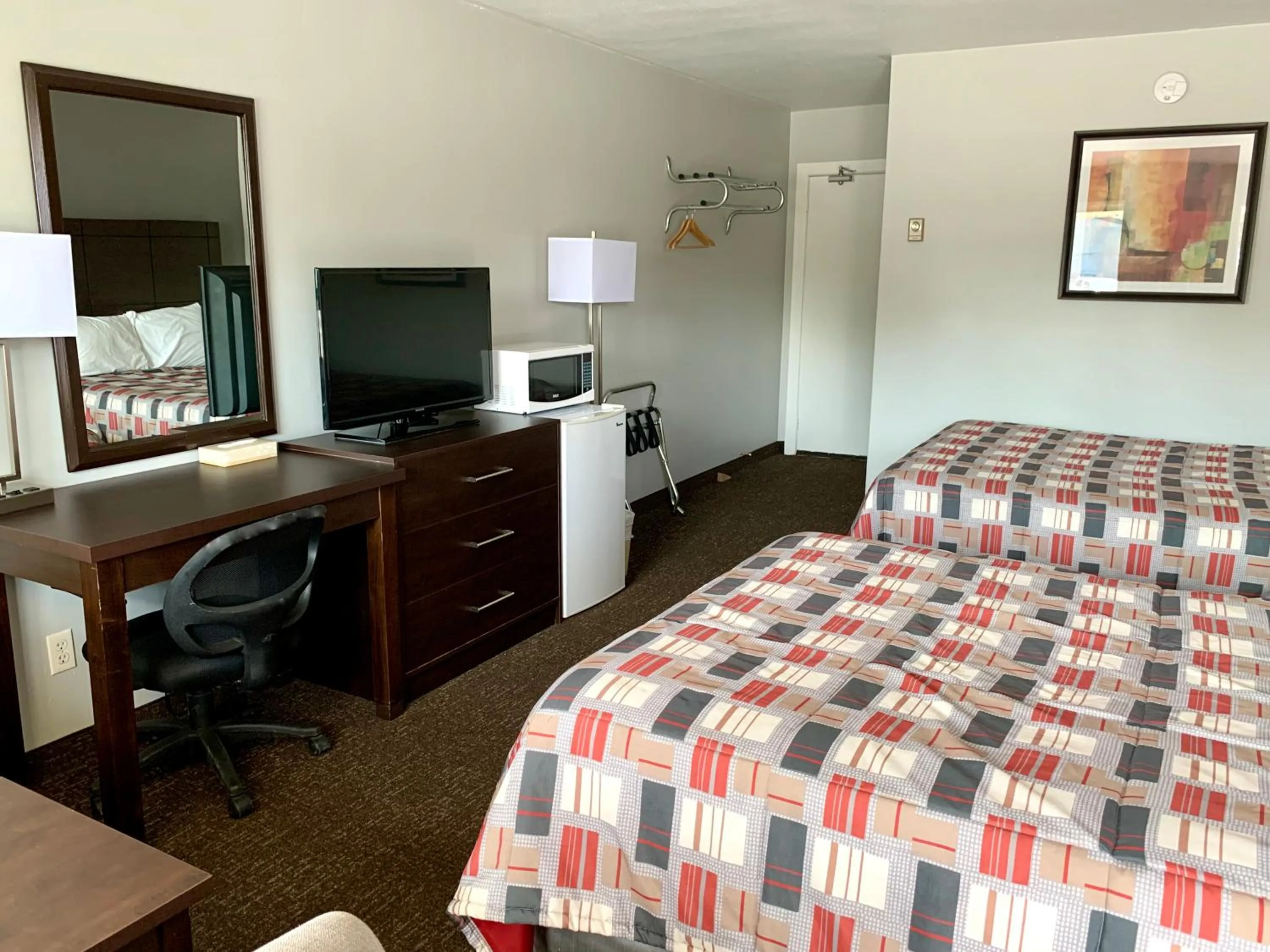 Photo of the whole room, Bed in Milestone Motel