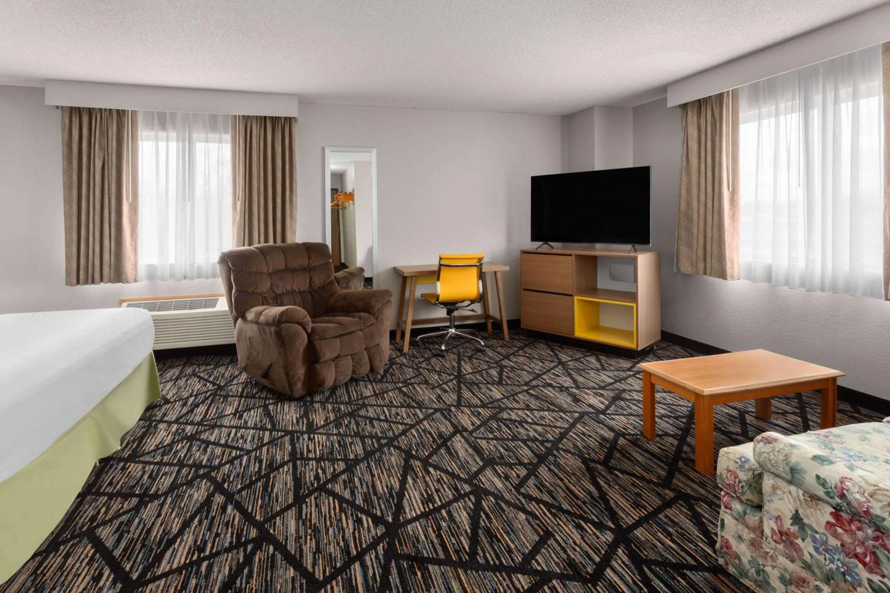 TV and multimedia, Bed in Days Inn by Wyndham Ogallala