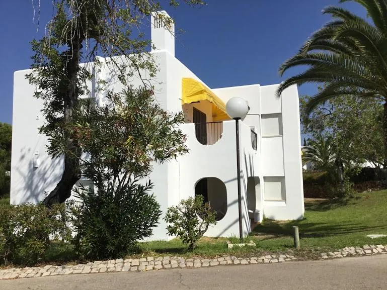 Property building in Prado do Golf