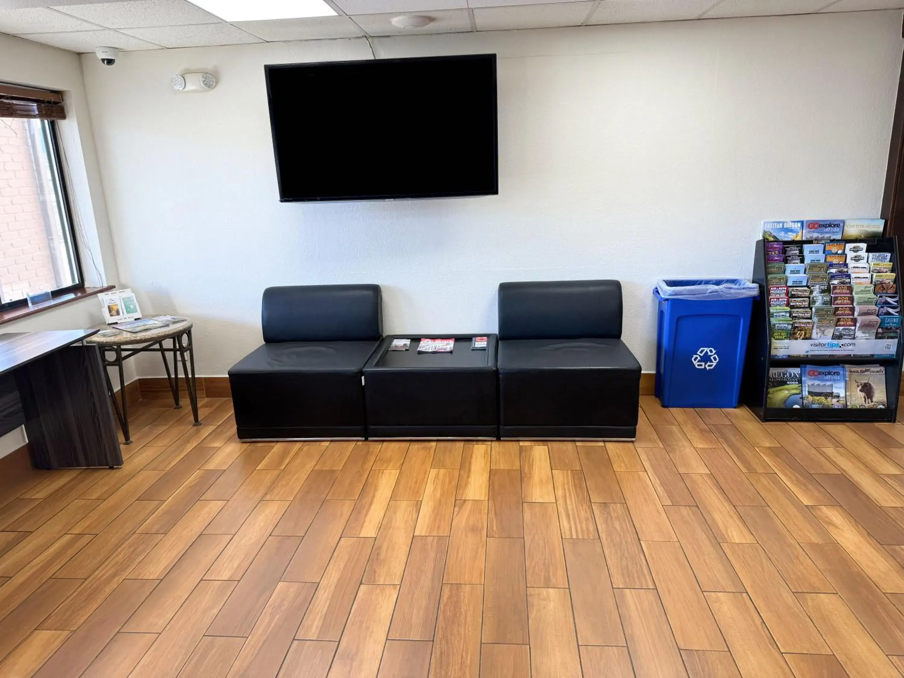 Lobby or reception in Super 8 by Wyndham Baker City Lobby or reception in Super 8 by Wyndham Baker City