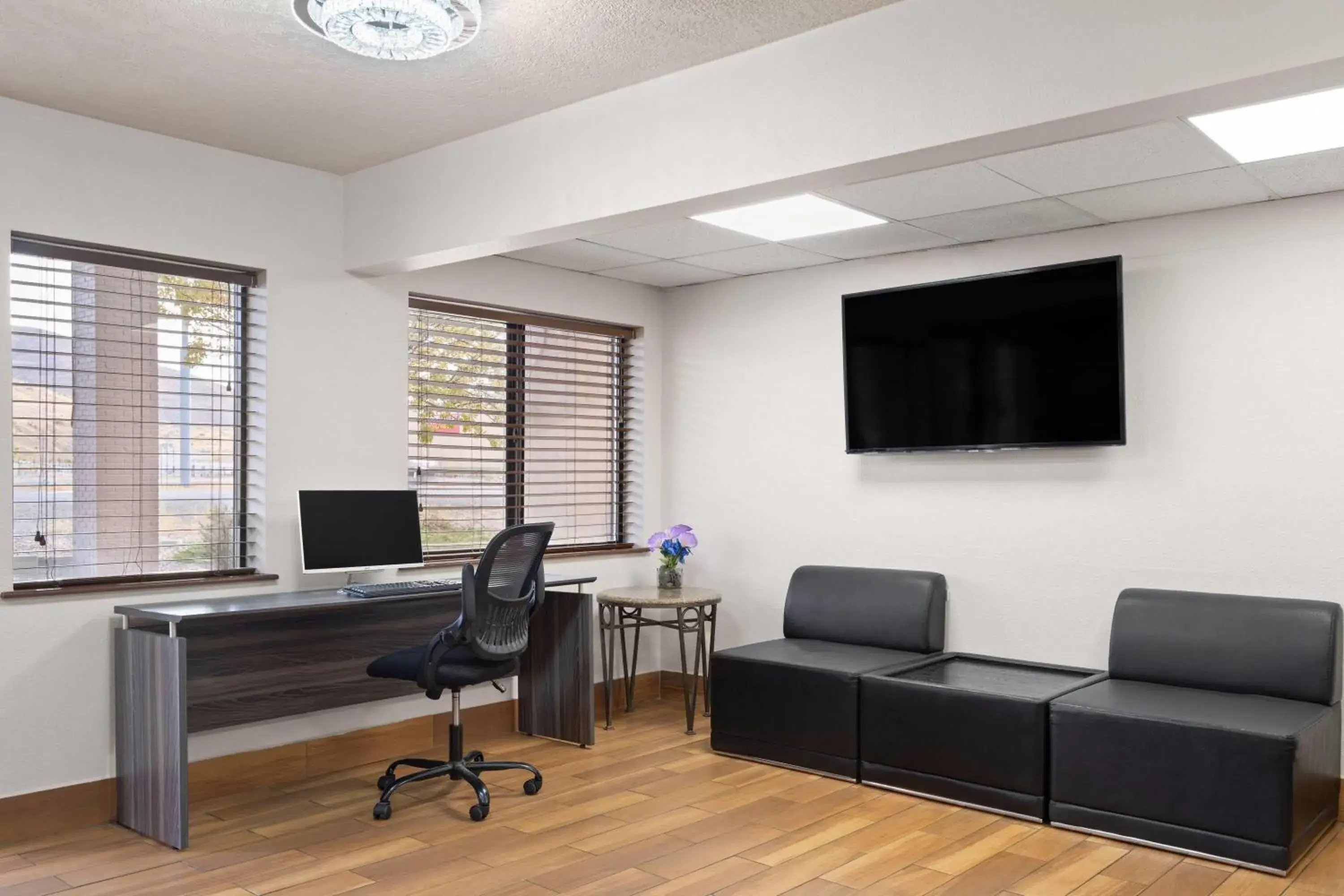 Lobby or reception in Super 8 by Wyndham Baker City Lobby or reception in Super 8 by Wyndham Baker City