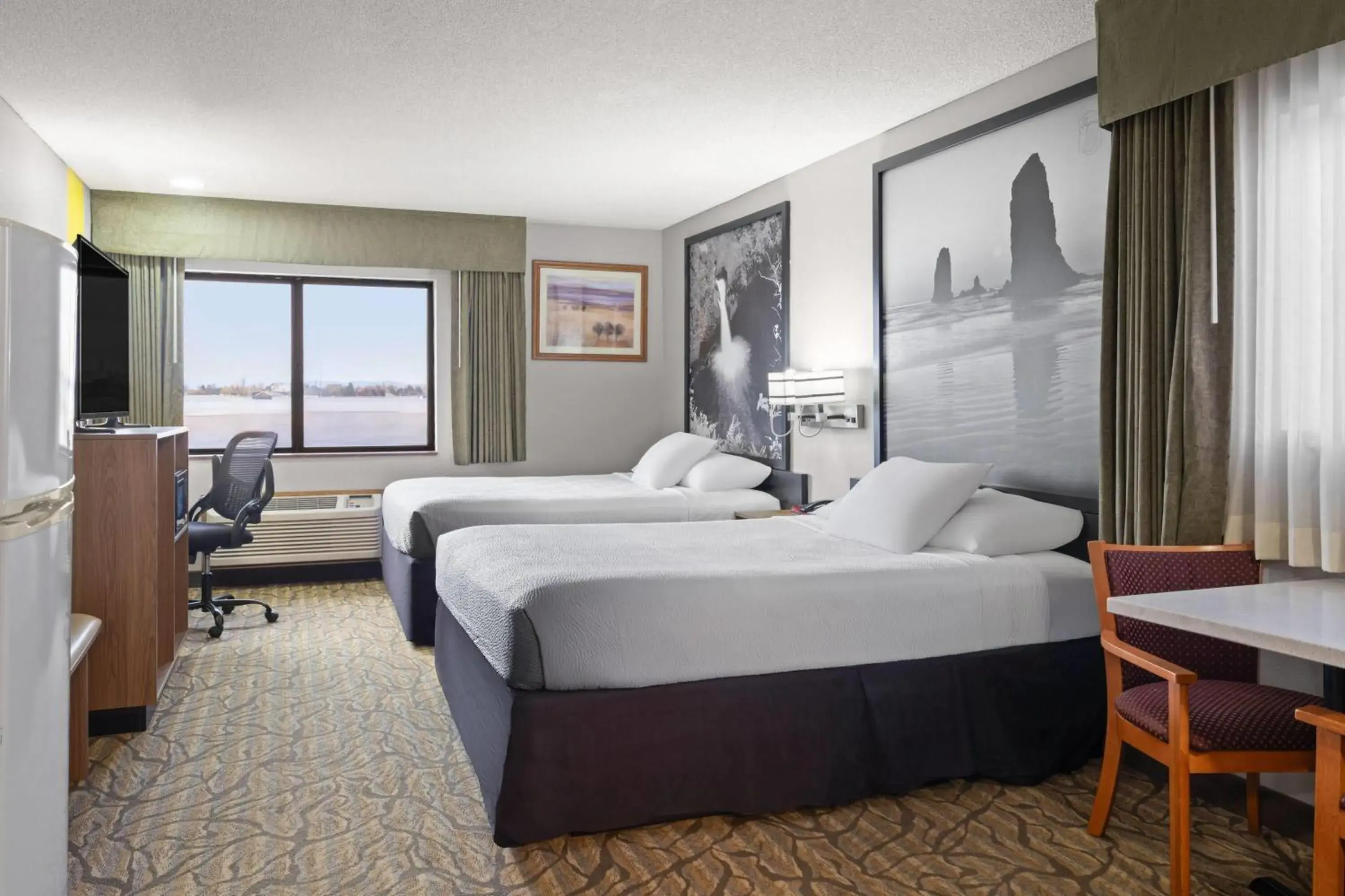 Photo of the whole room, Bed in Super 8 by Wyndham Baker City Photo of the whole room, Bed in Super 8 by Wyndham Baker City