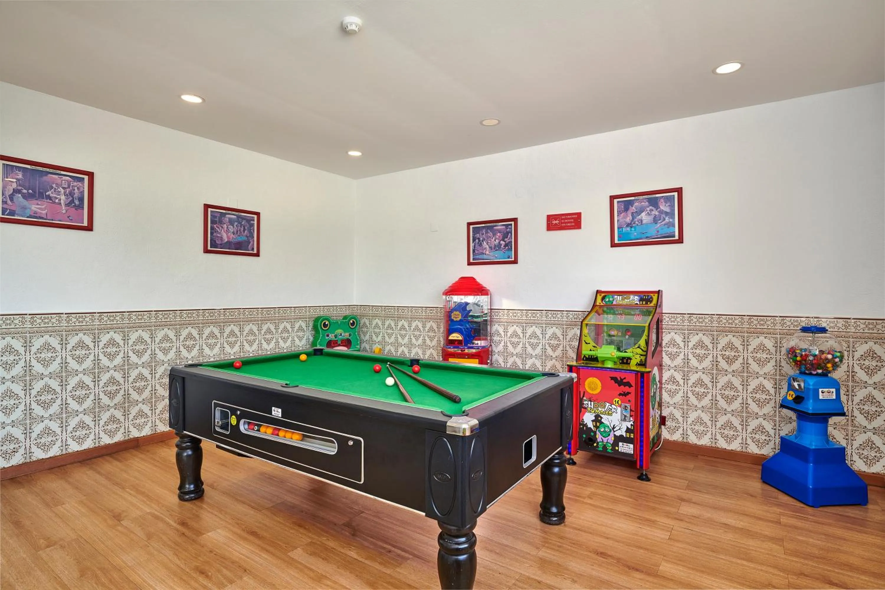 Game Room in Hotel Apartamento Do Golfe