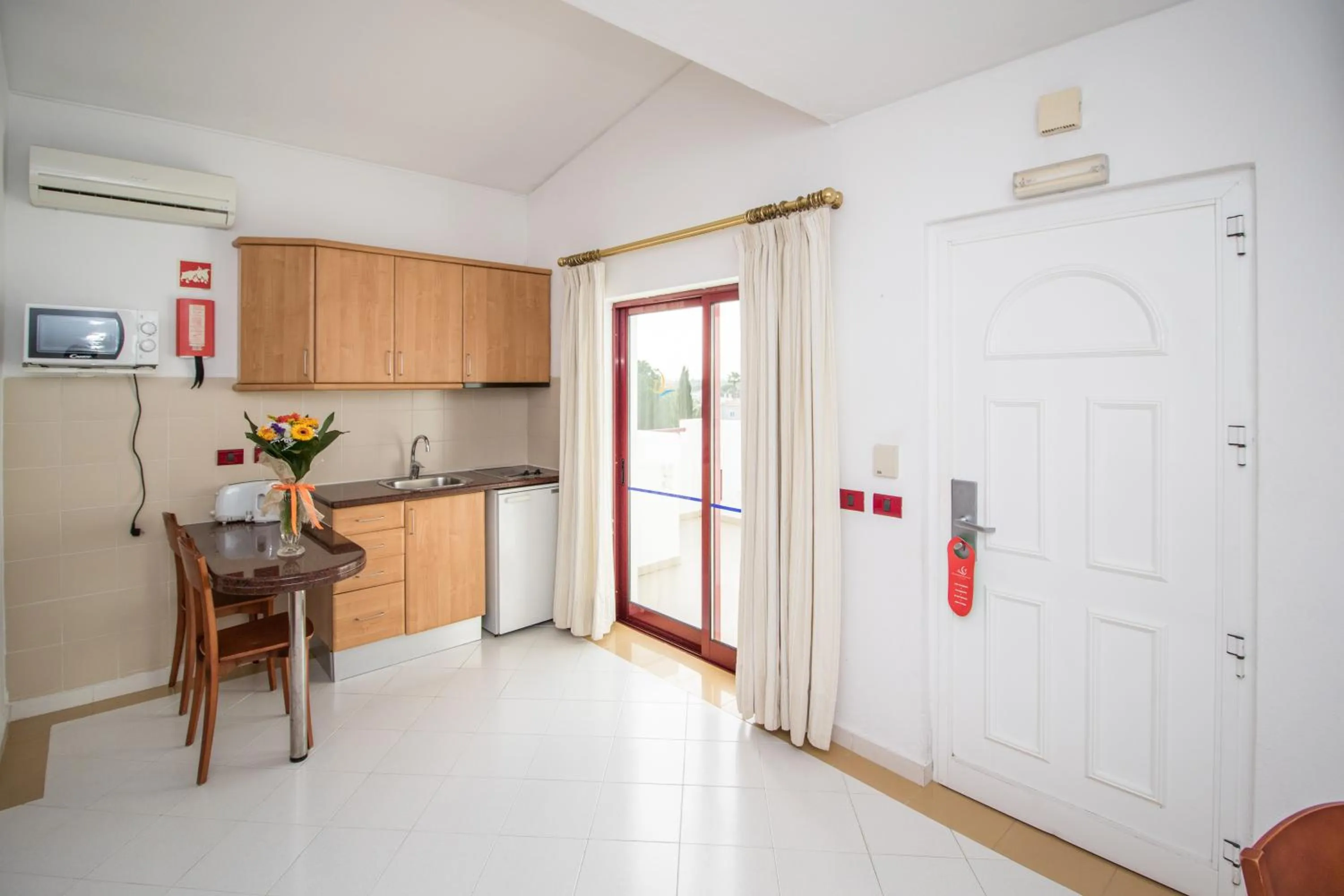 Kitchen or kitchenette in Hotel Apartamento Do Golfe