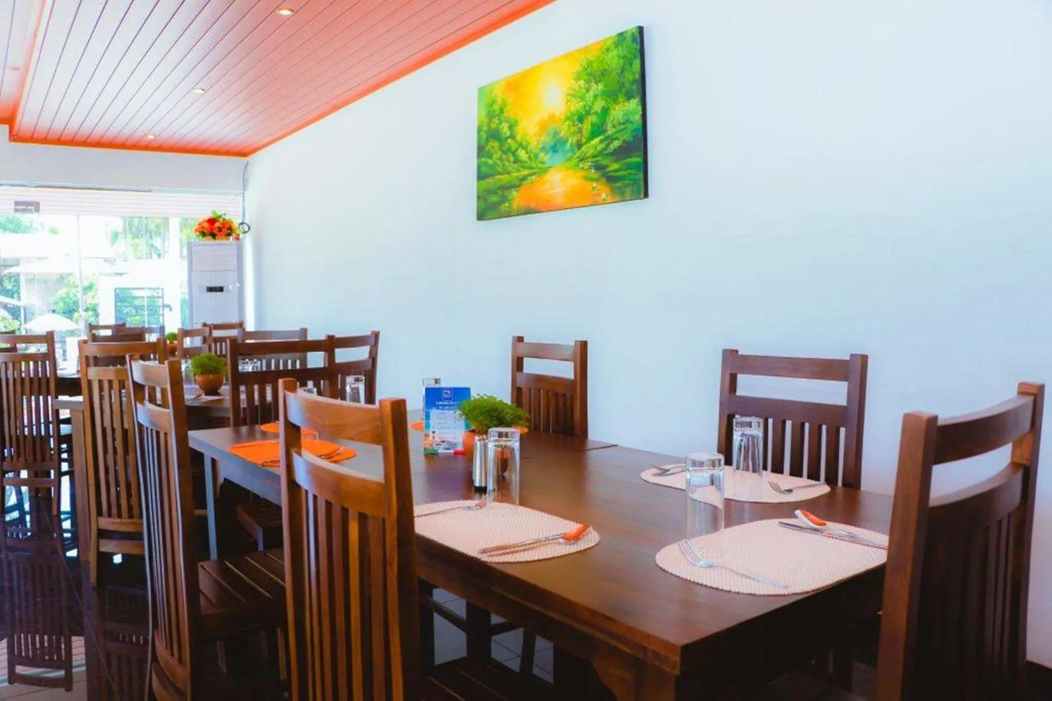 Restaurant/places to eat in Athkandura Hotel