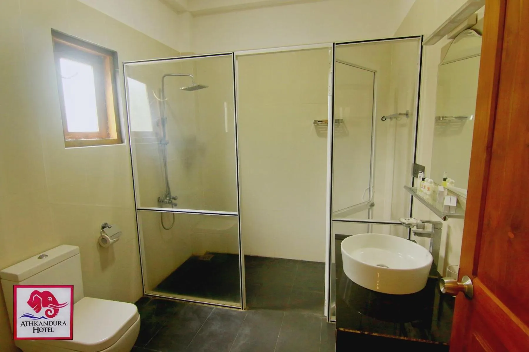 Shower in Athkandura Hotel