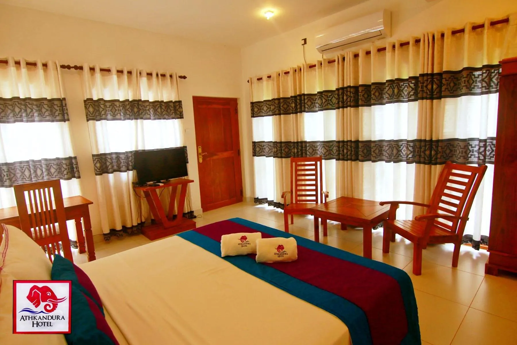Photo of the whole room, Bed in Athkandura Hotel