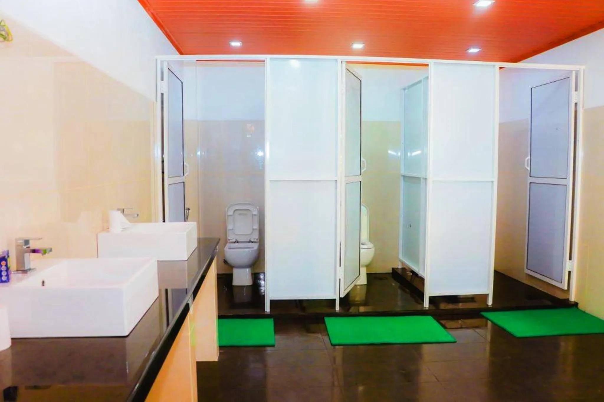 Bathroom in Athkandura Hotel