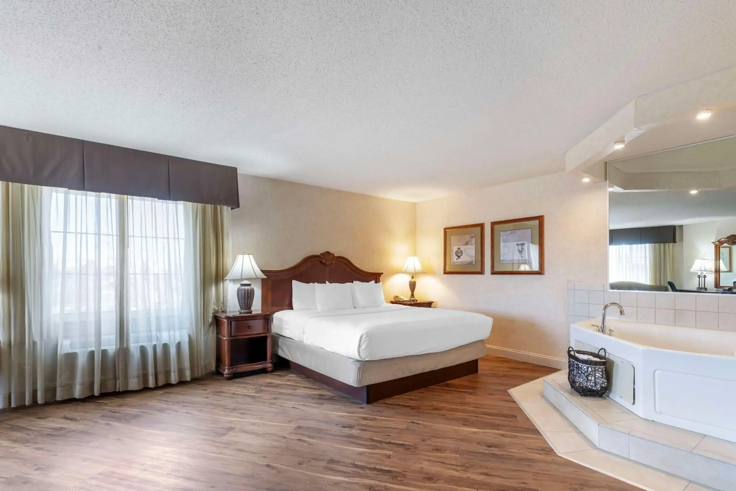 Bedroom, Bed in Best Western Plus Steeplegate Inn Bedroom, Bed in Best Western Plus Steeplegate Inn