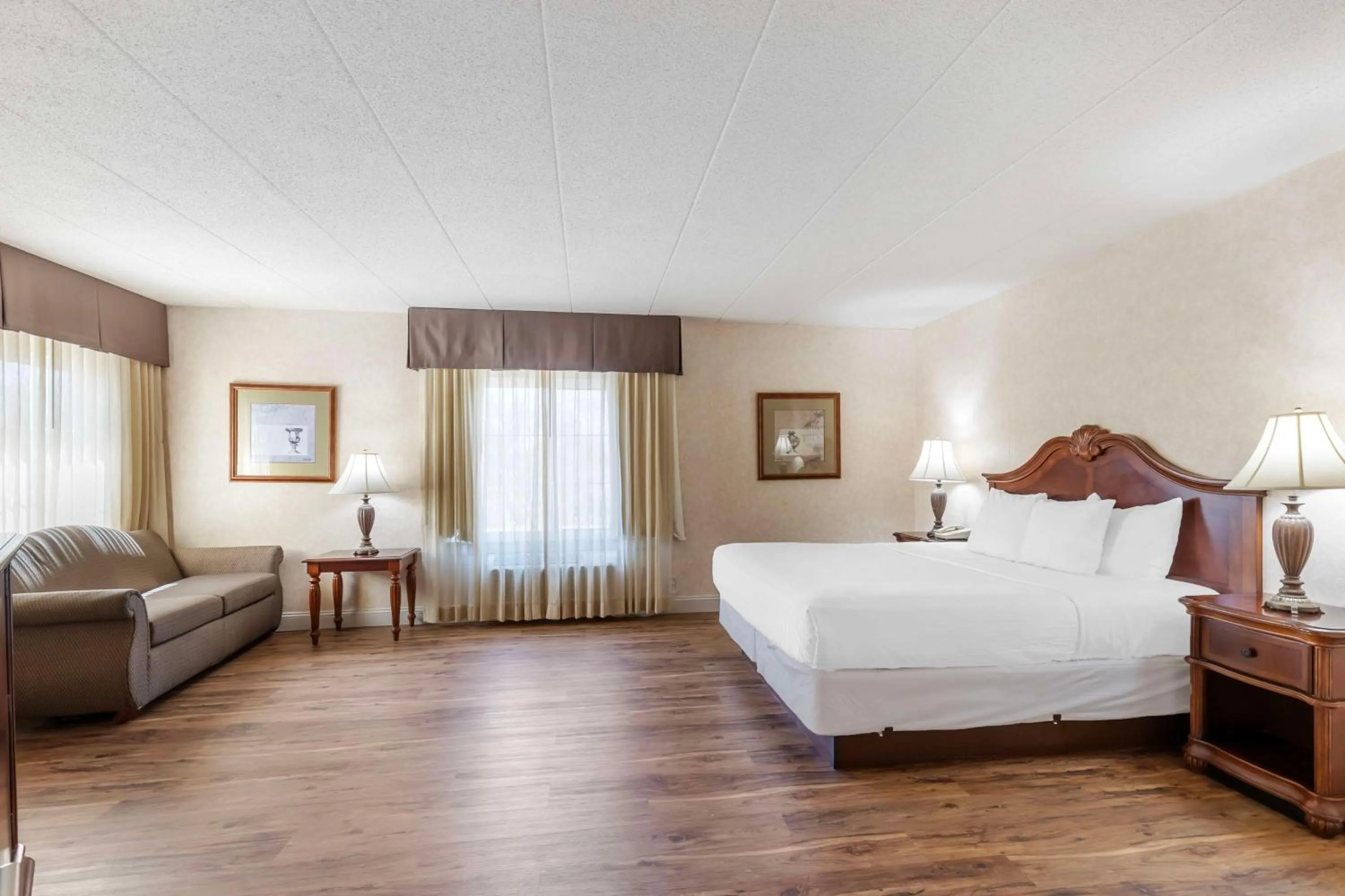 Bedroom, Bed in Best Western Plus Steeplegate Inn