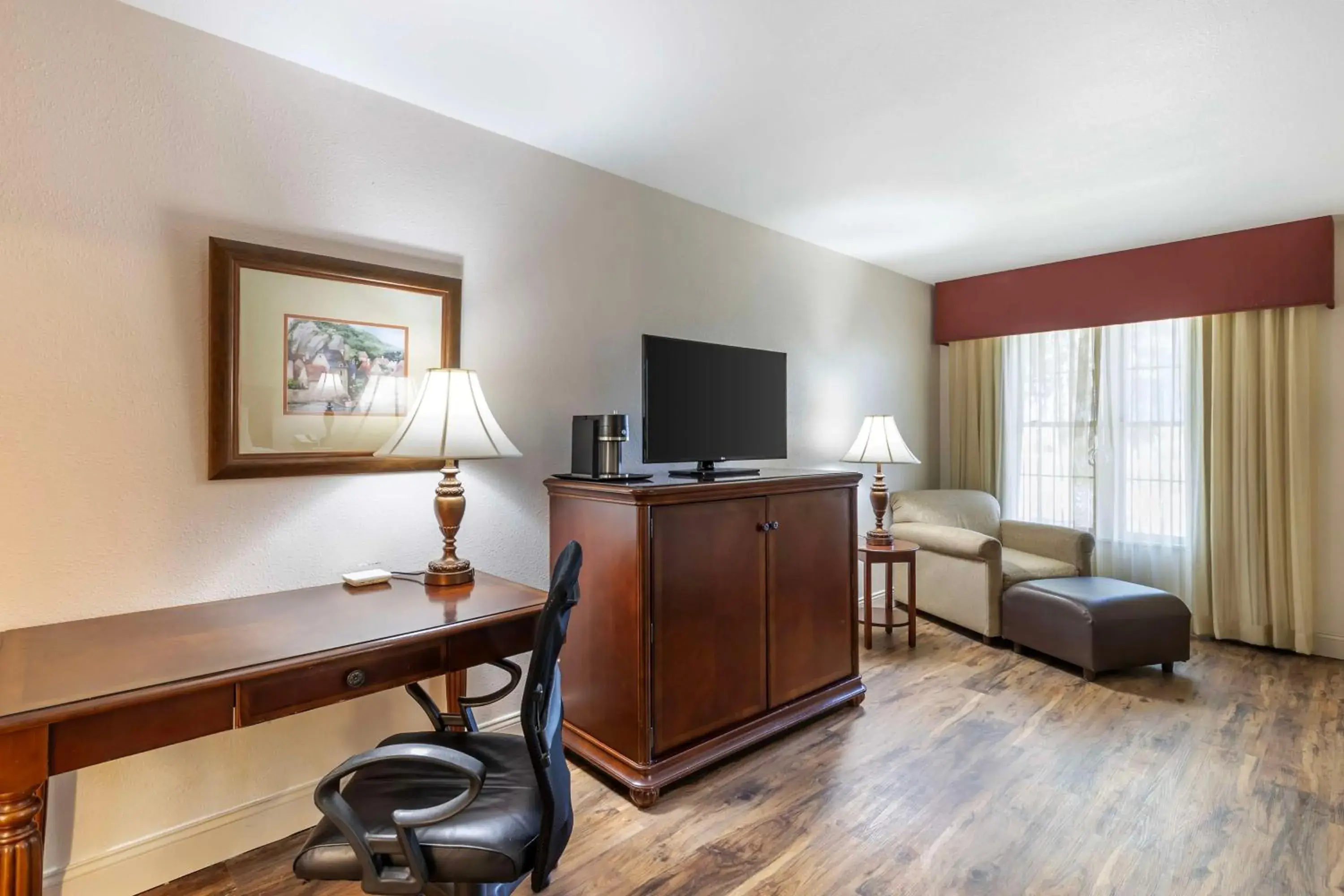 Bedroom in Best Western Plus Steeplegate Inn Bedroom in Best Western Plus Steeplegate Inn