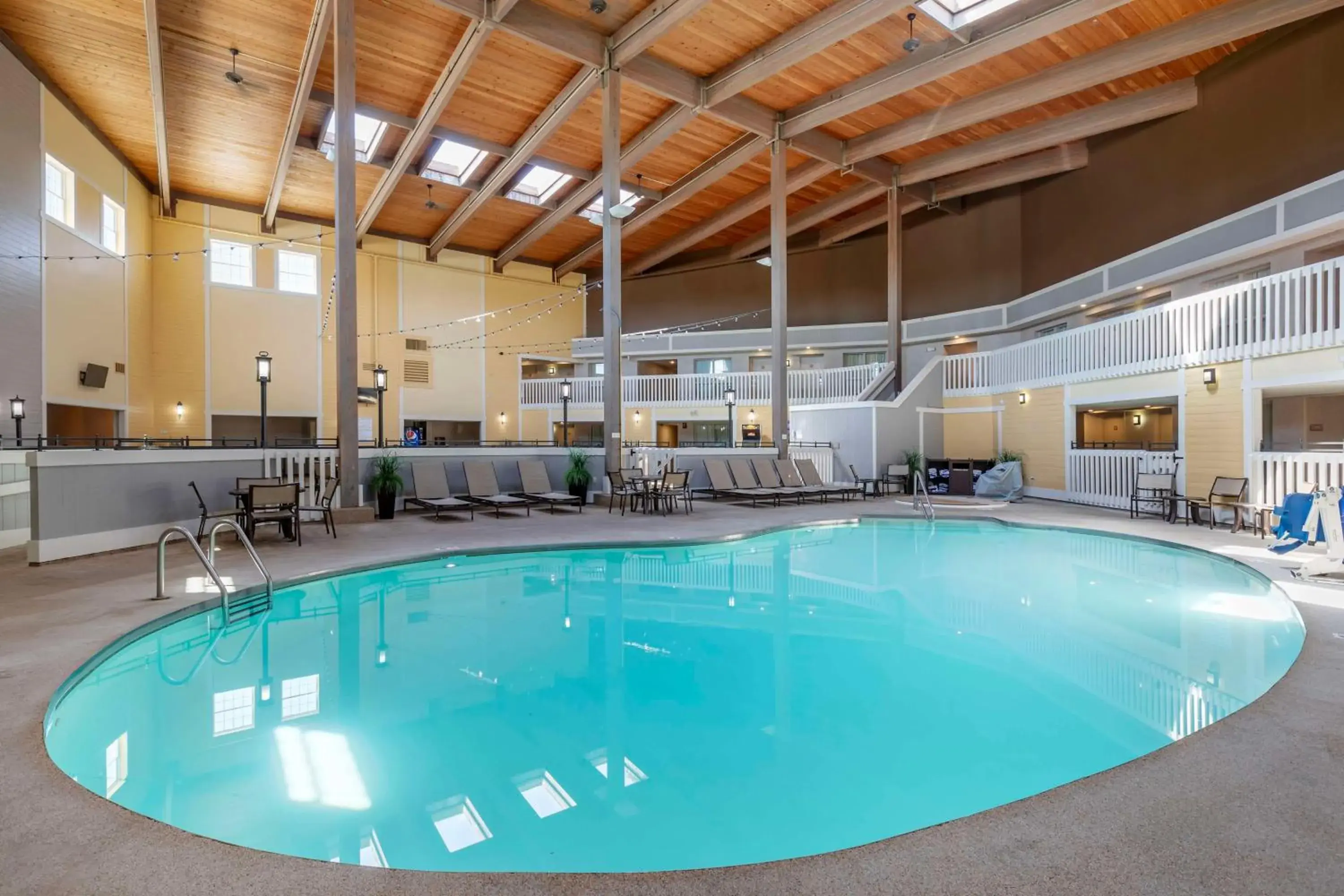 Pool view in Best Western Plus Steeplegate Inn Pool view in Best Western Plus Steeplegate Inn