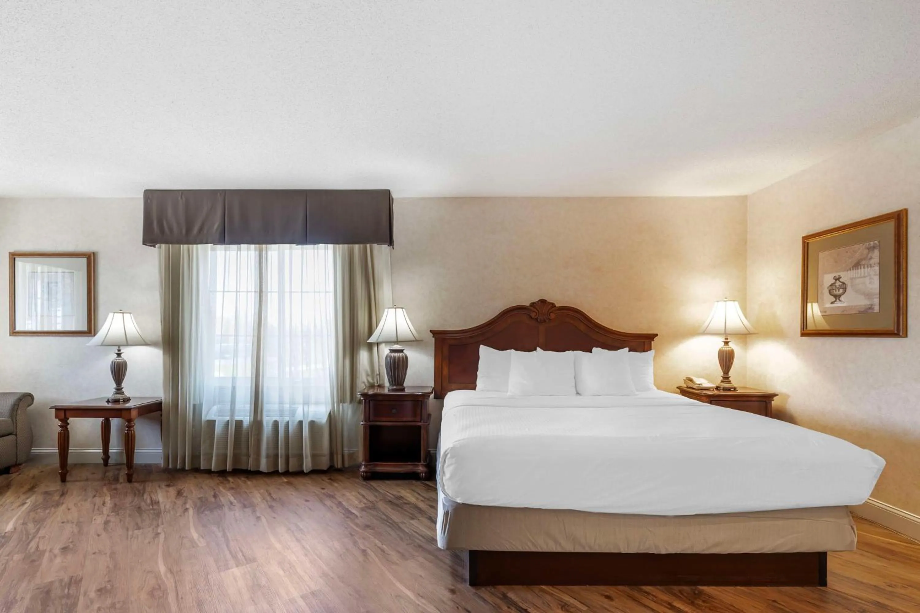 Bedroom, Bed in Best Western Plus Steeplegate Inn