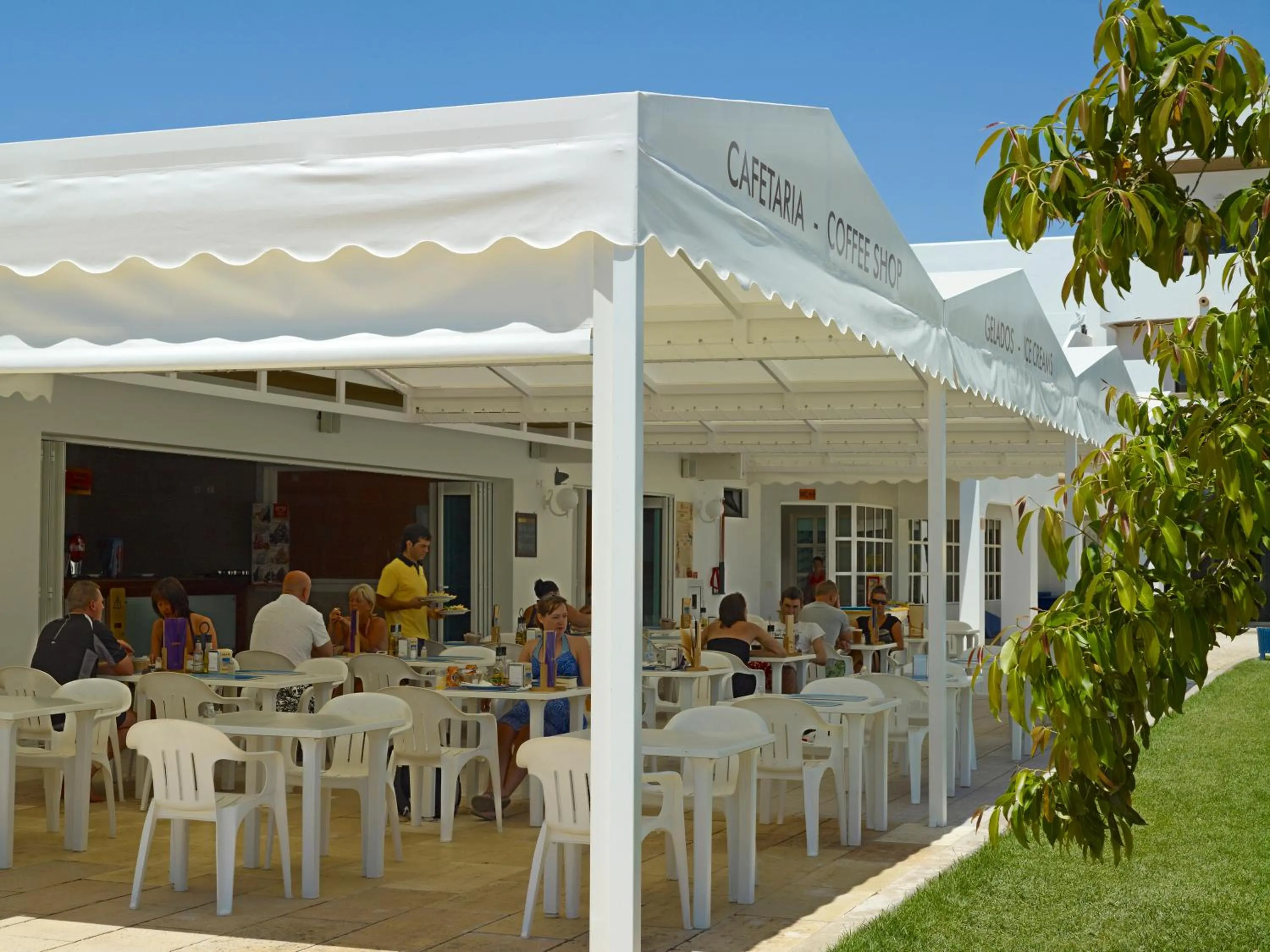 Food and drinks in Hotel Apartamento Brisa Sol